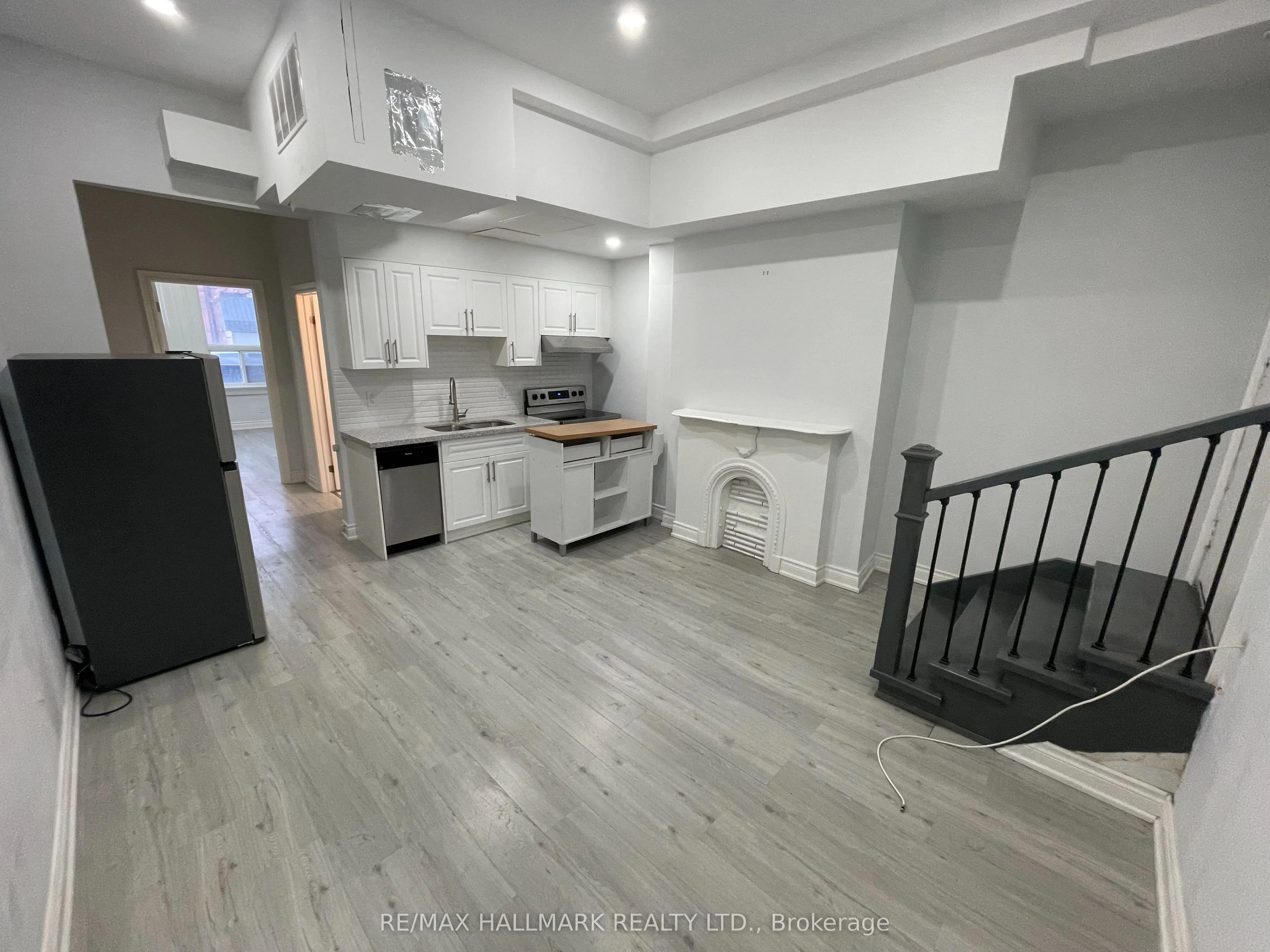 414 Dundas Street E