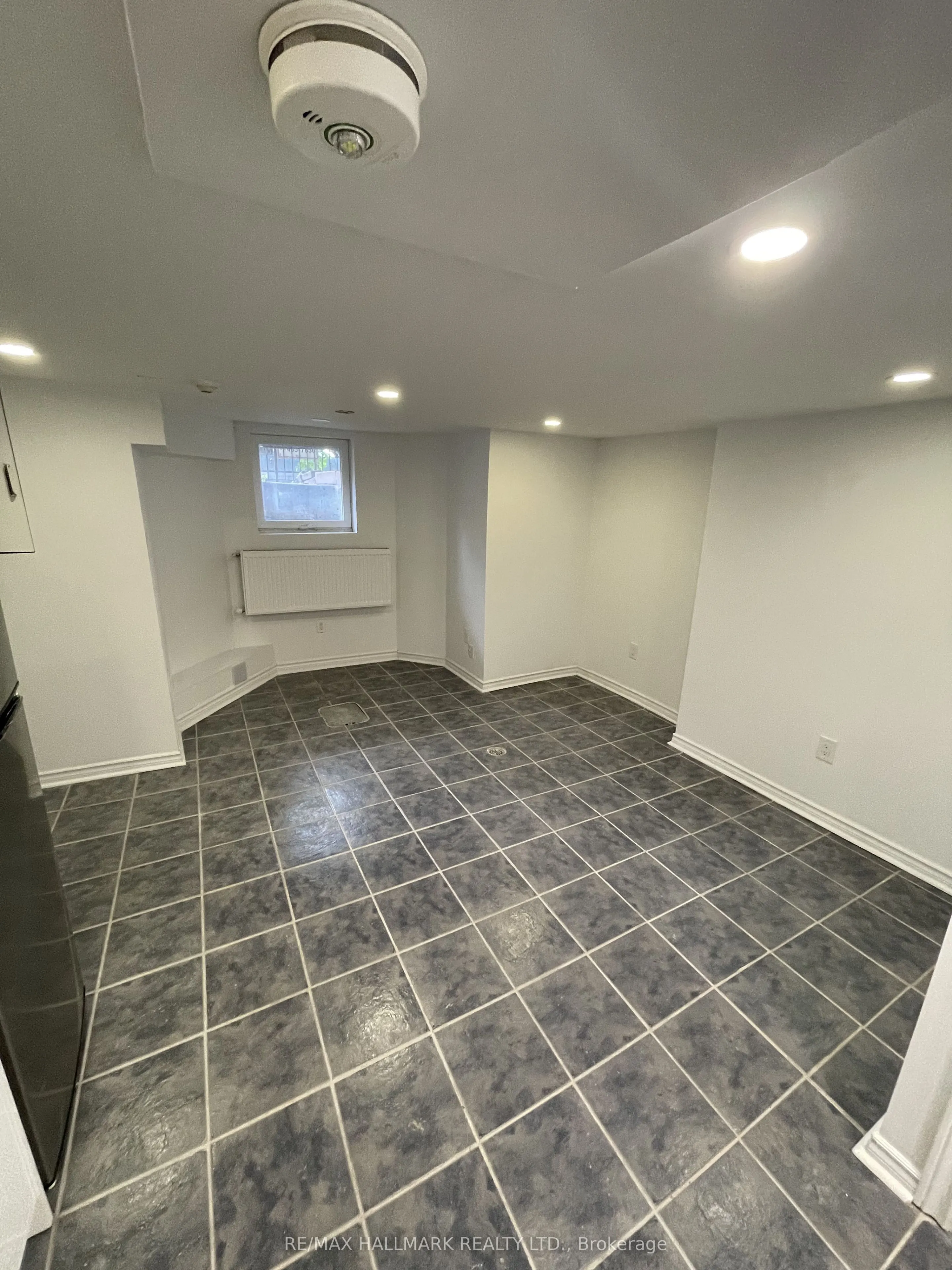 414 Dundas Street E