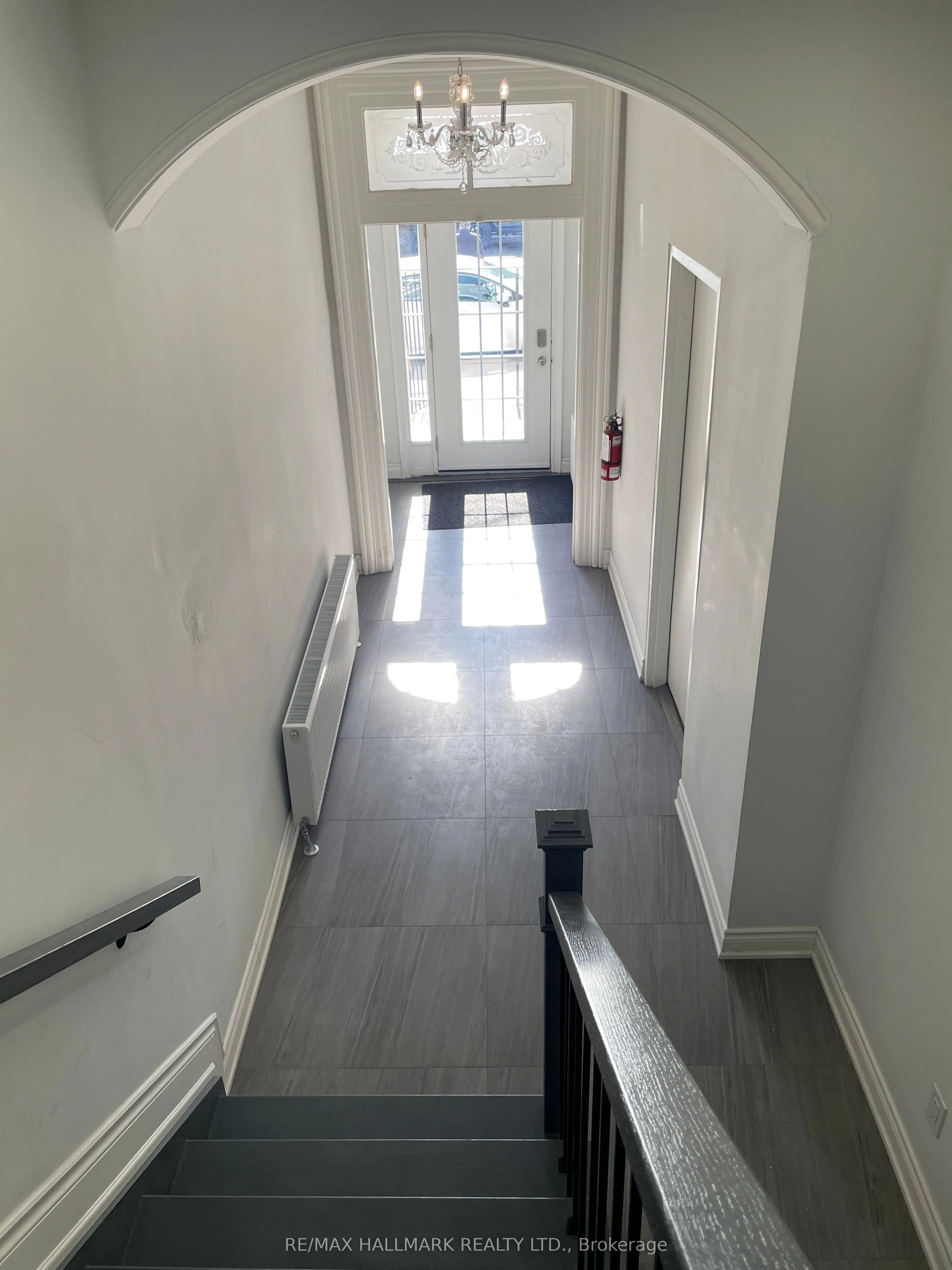 414 Dundas Street E