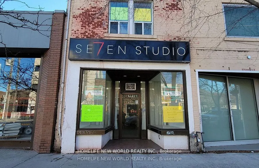 817 Dundas Street W