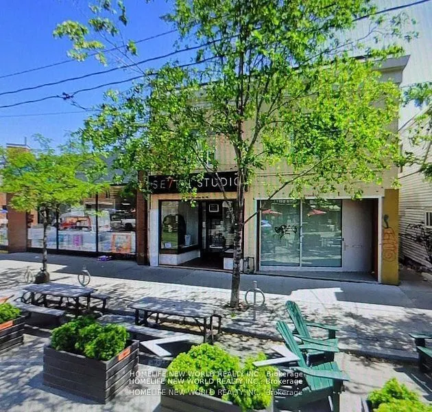817 Dundas Street W