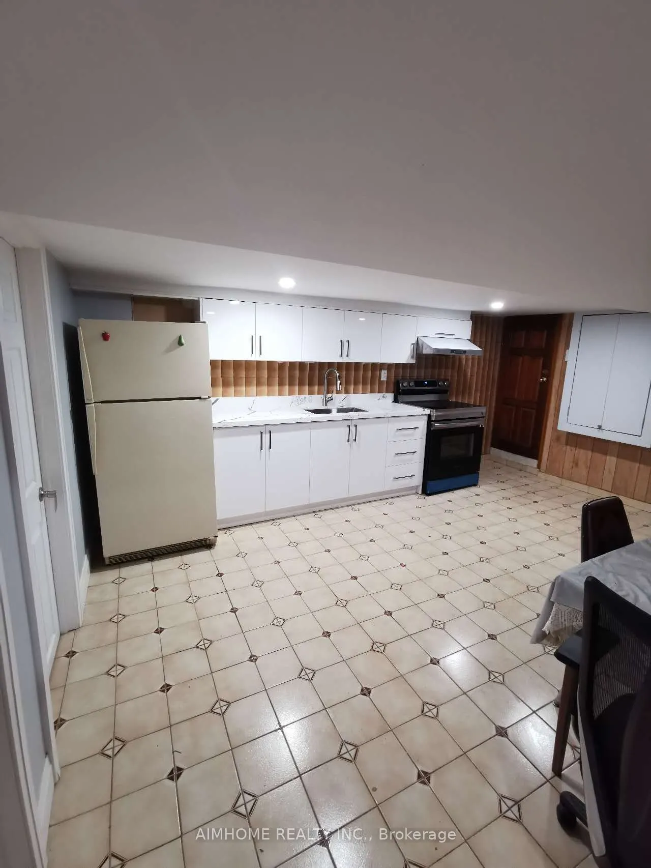 44 Robinson Street, #Basement Apt