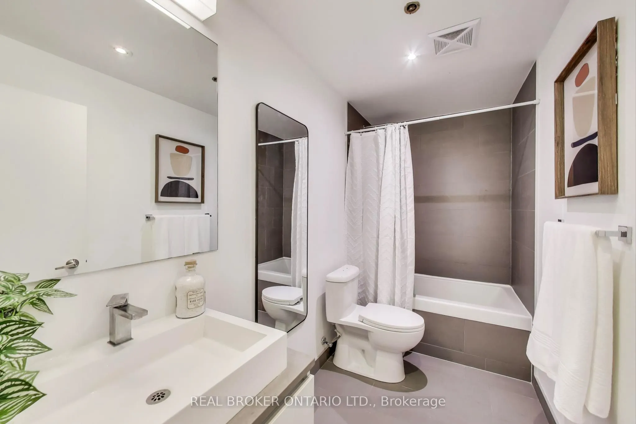 111 Bathurst Street, #320