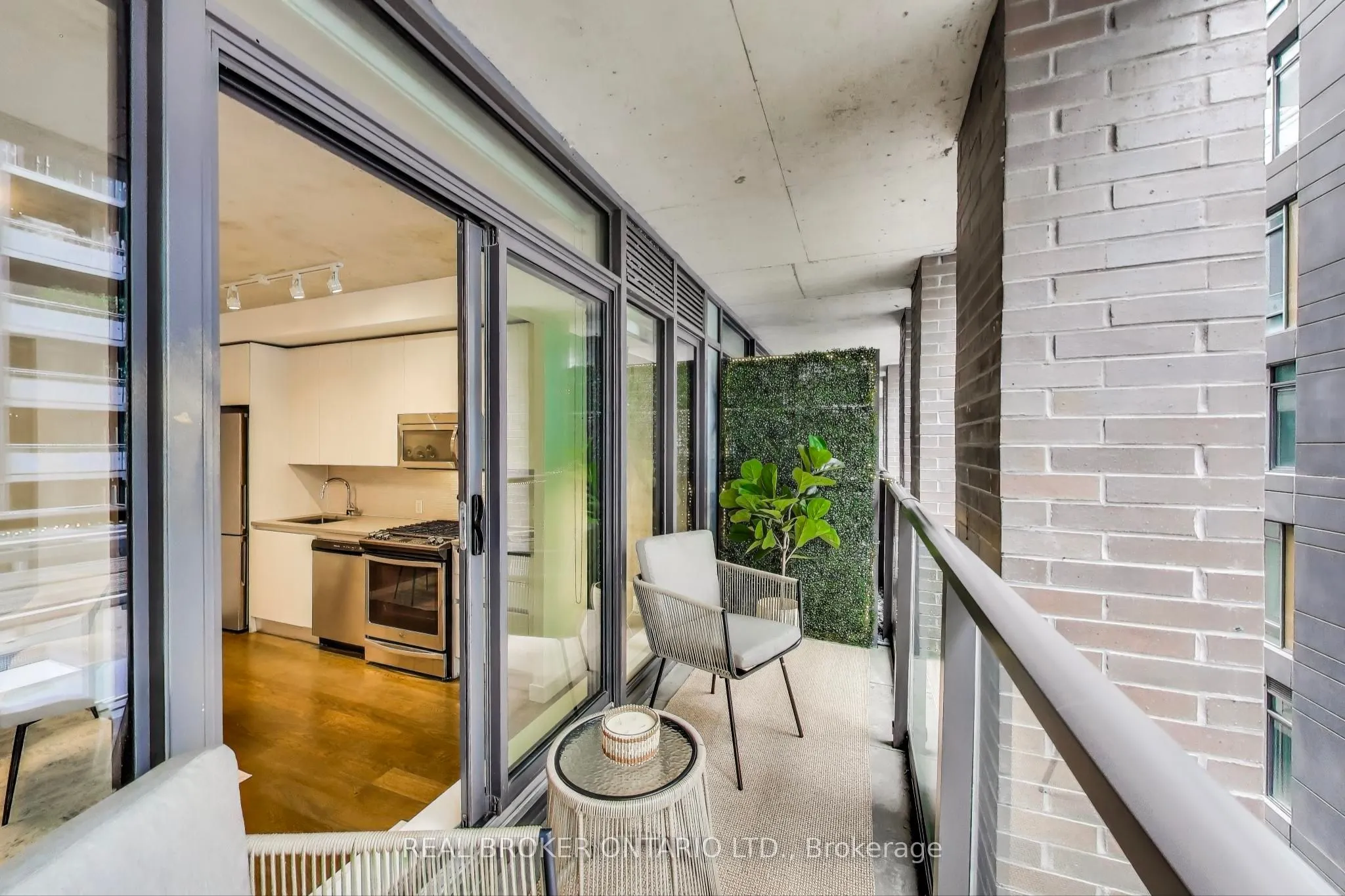 111 Bathurst Street, #320