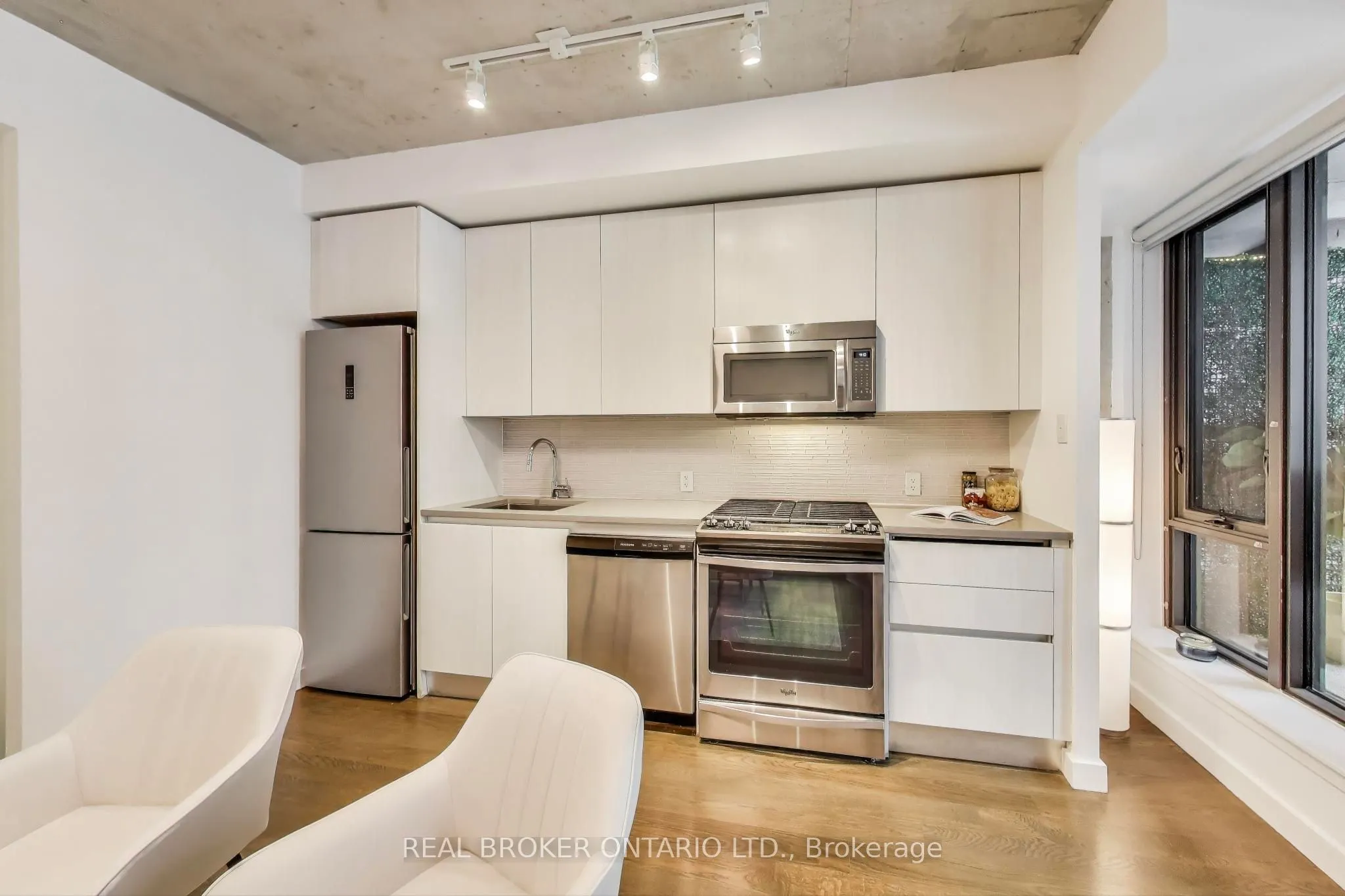 111 Bathurst Street, #320