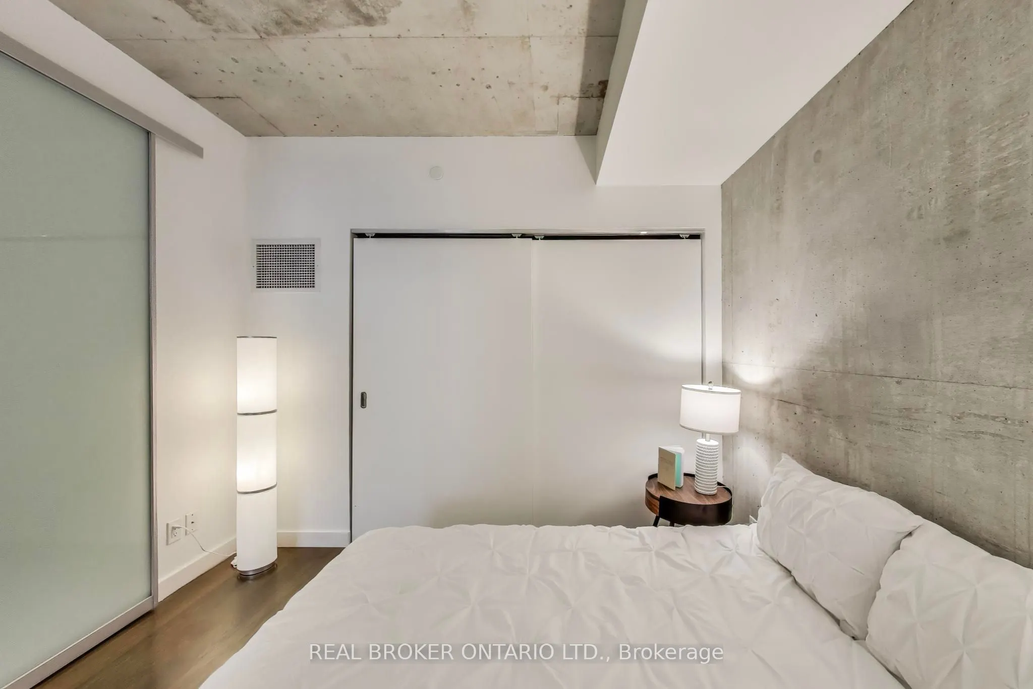 111 Bathurst Street, #320