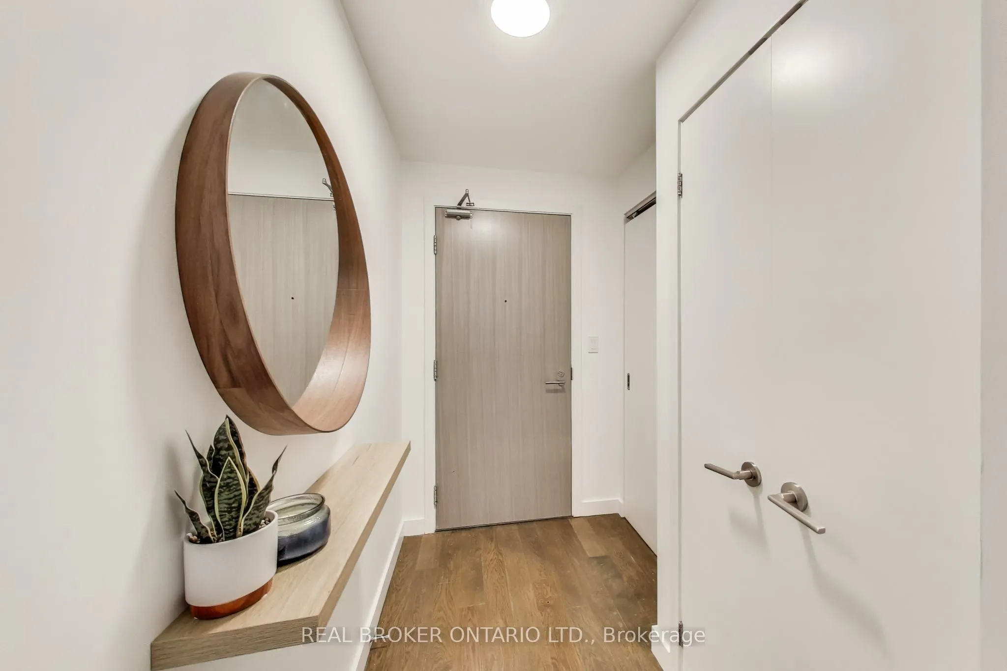 111 Bathurst Street, #320