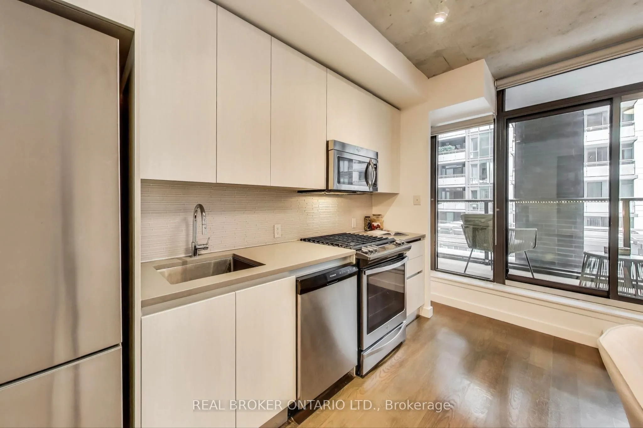 111 Bathurst Street, #320