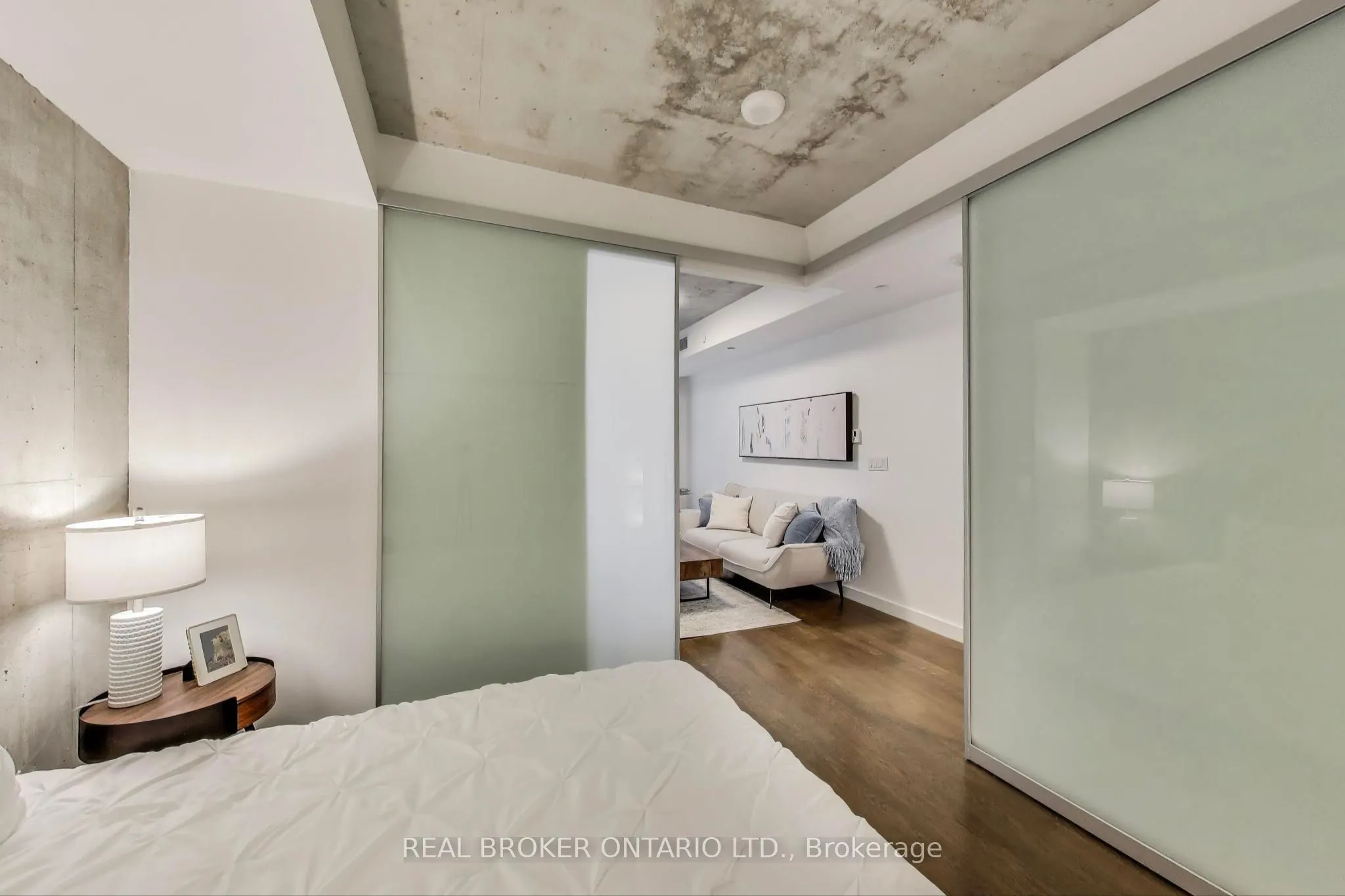 111 Bathurst Street, #320