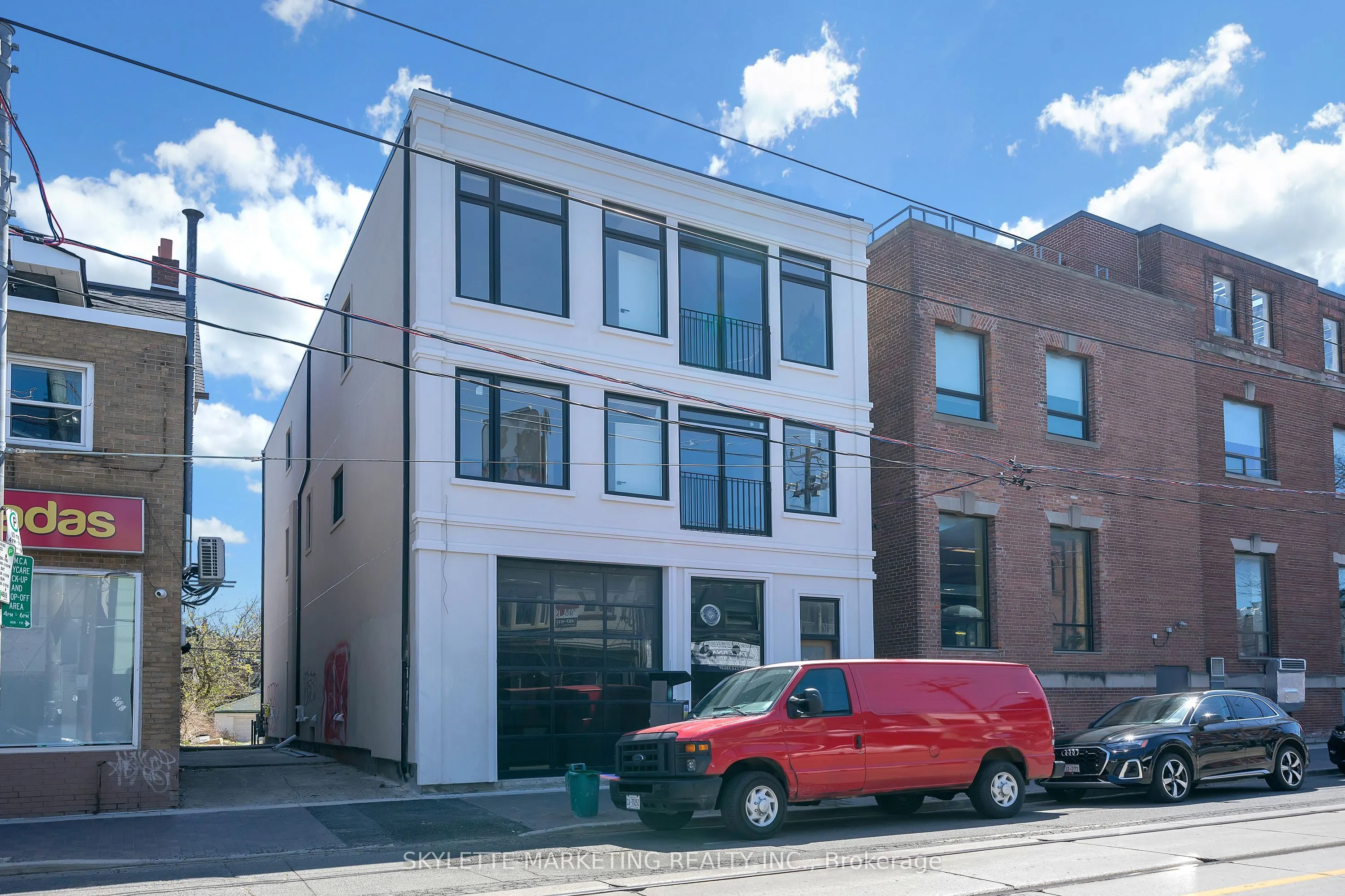 923 College Street, #Main