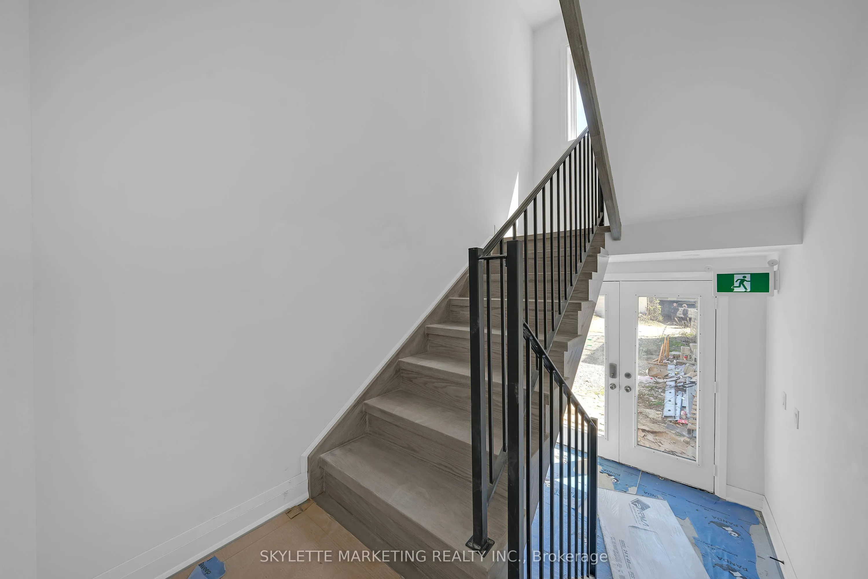 923 College Street, #Main