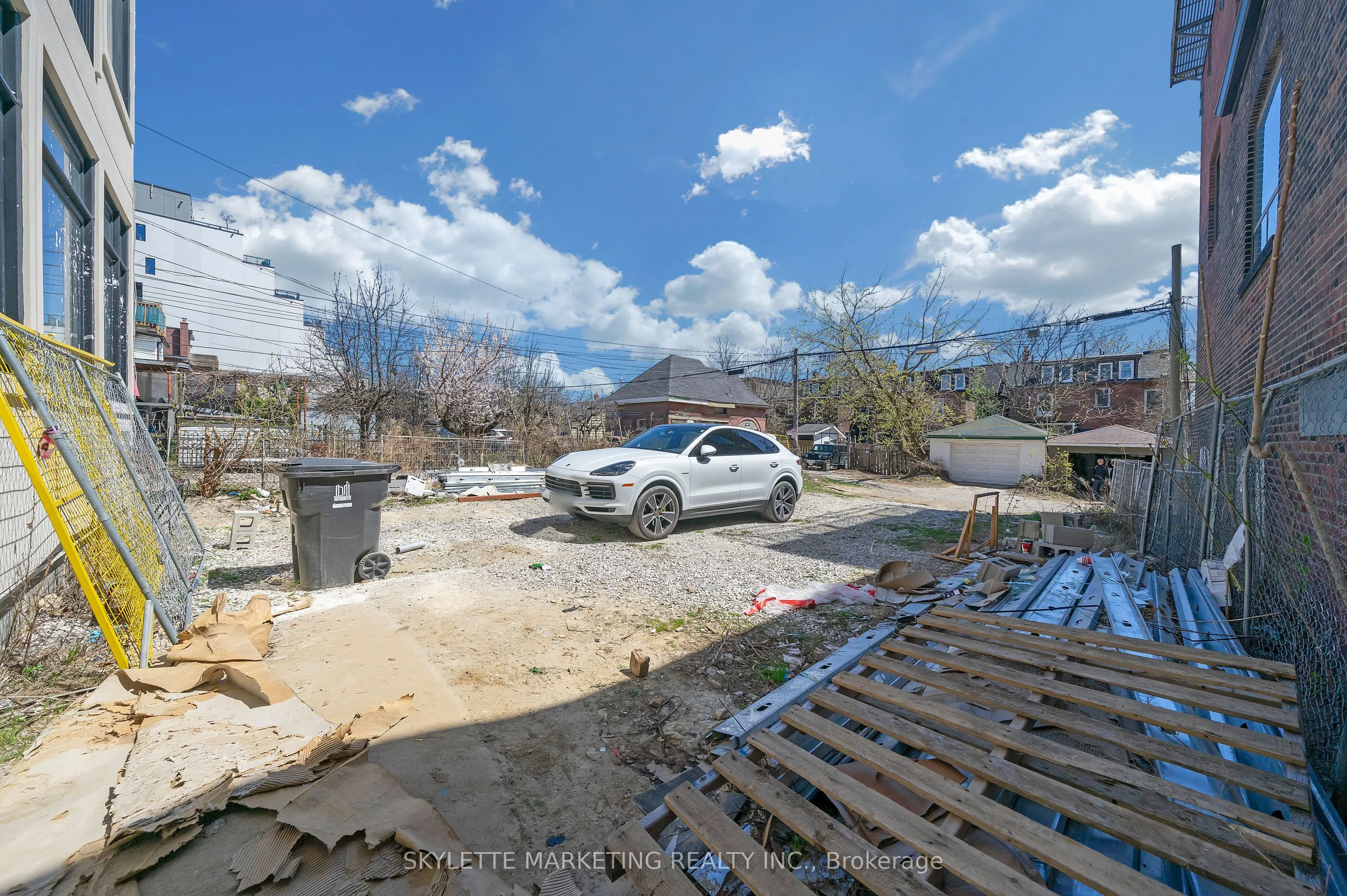 923 College Street, #Main