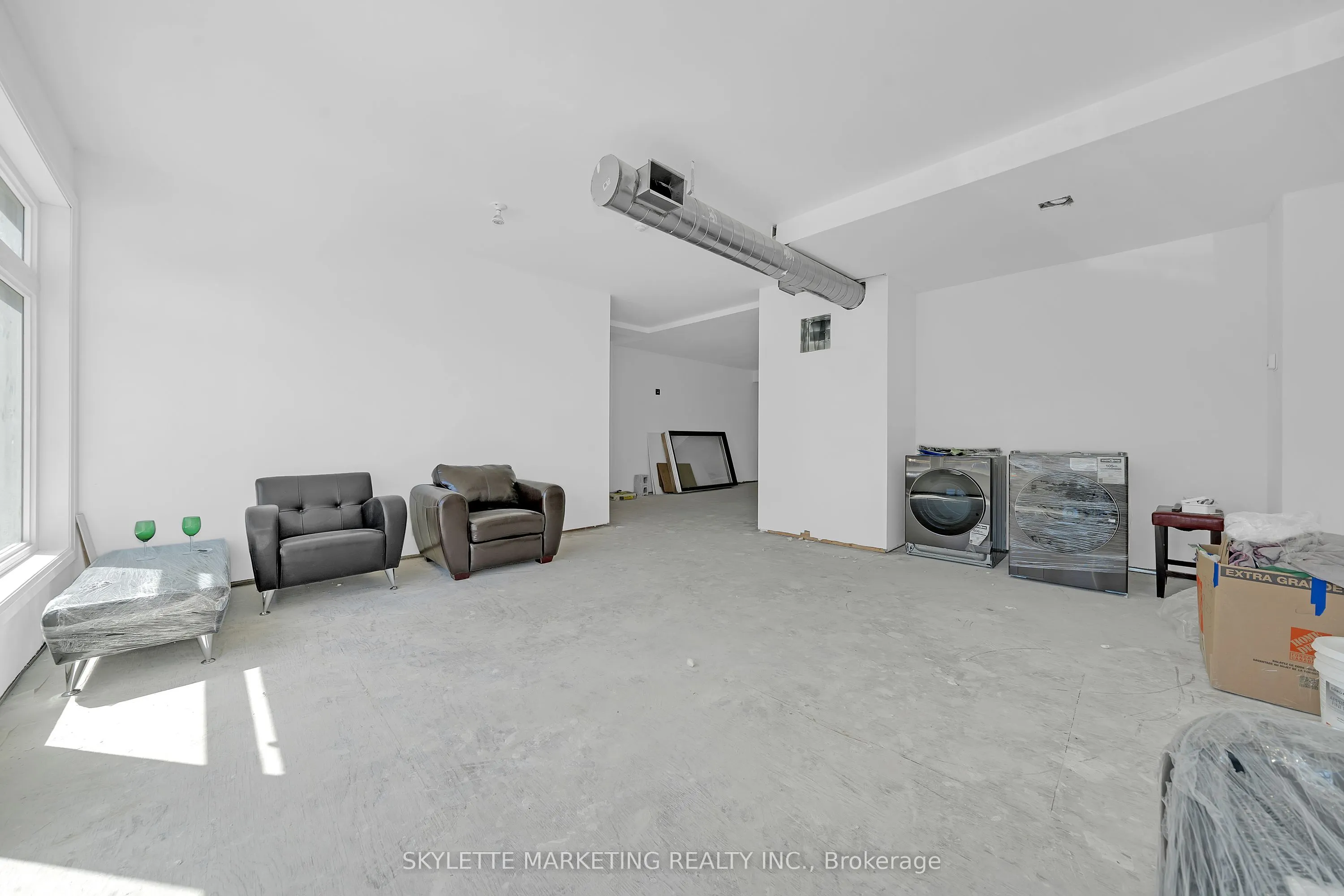 923 College Street, #Main