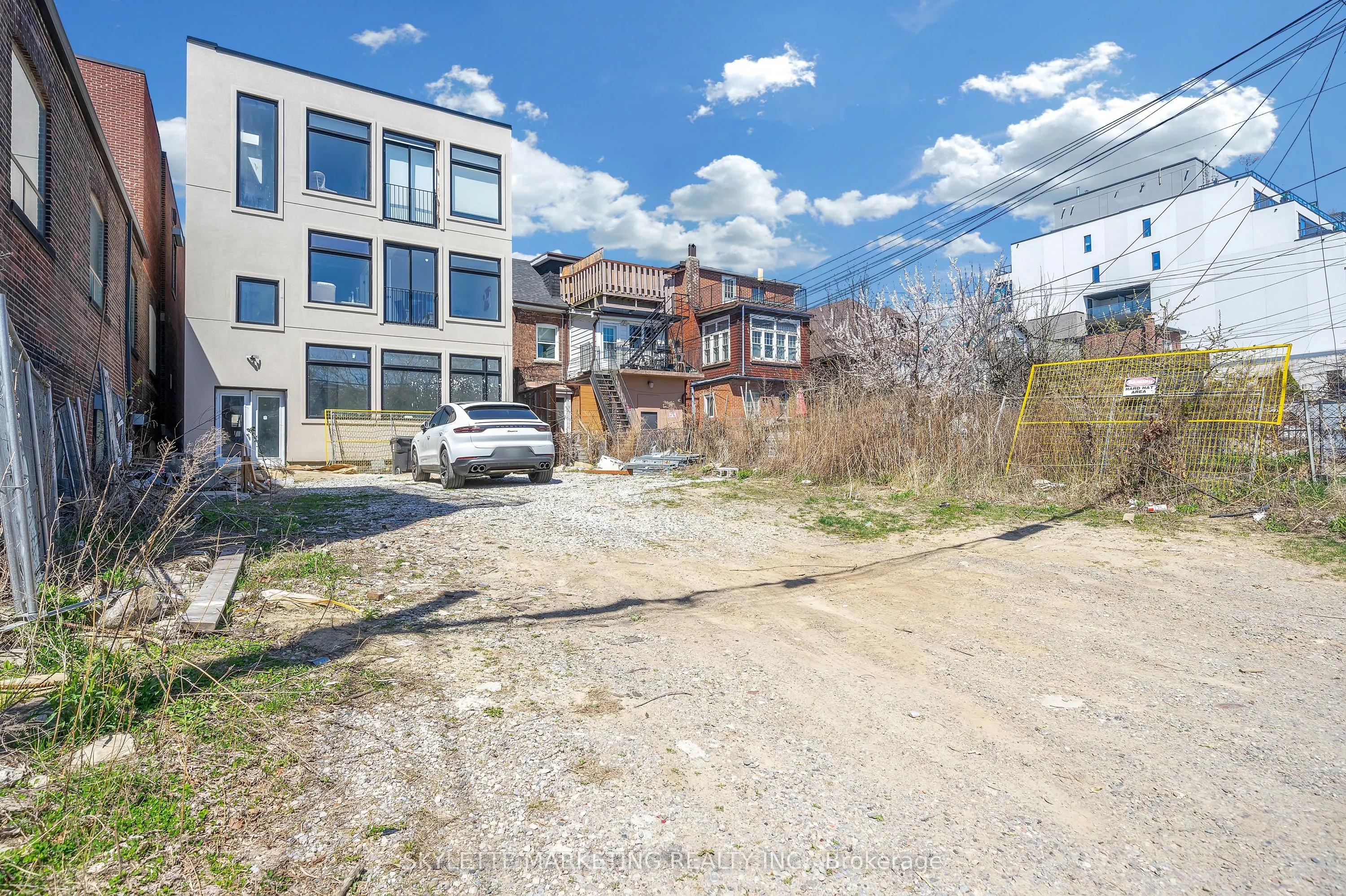 923 College Street, #Main
