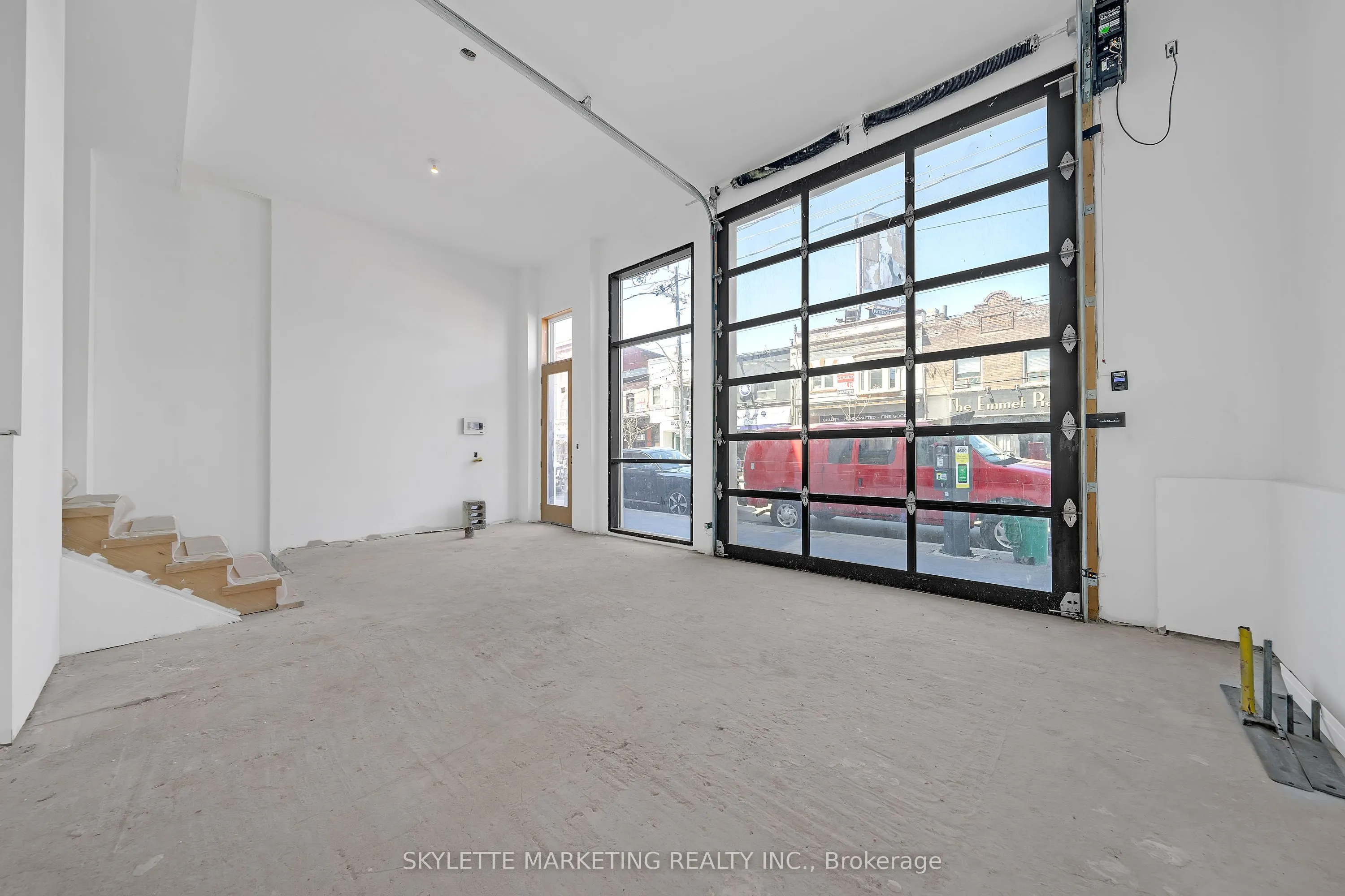 923 College Street, #Main