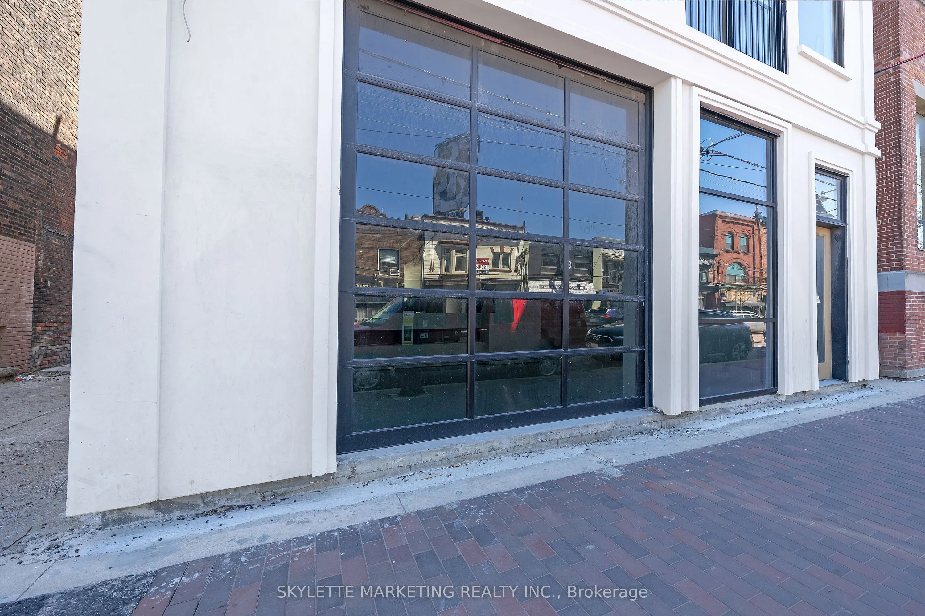 923 College Street, #Main