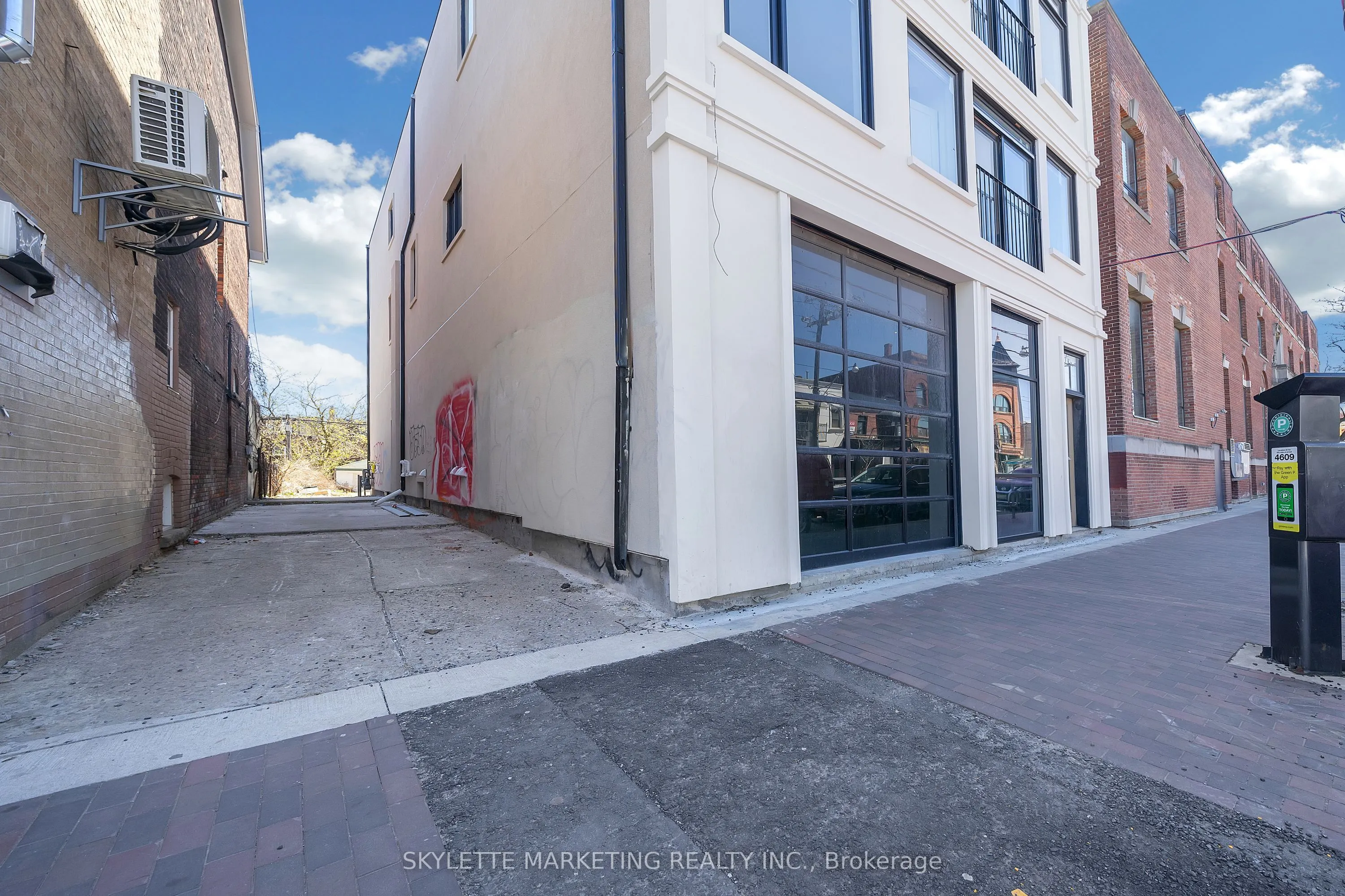 923 College Street, #Main