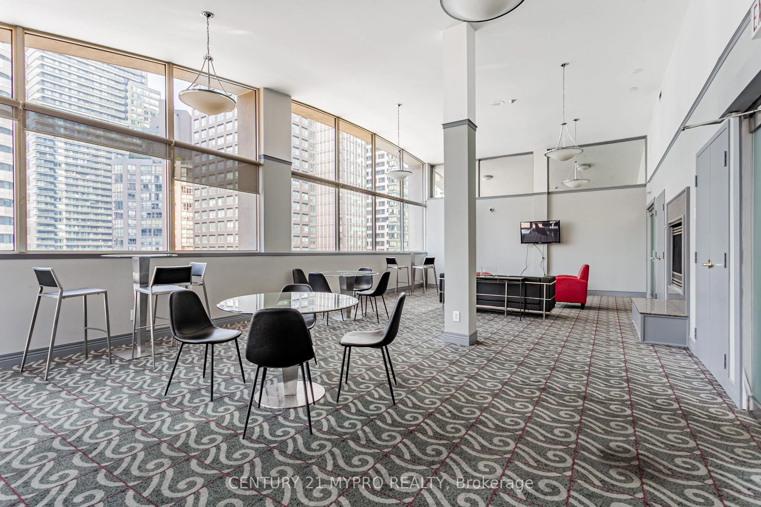 555 Yonge Street #401
