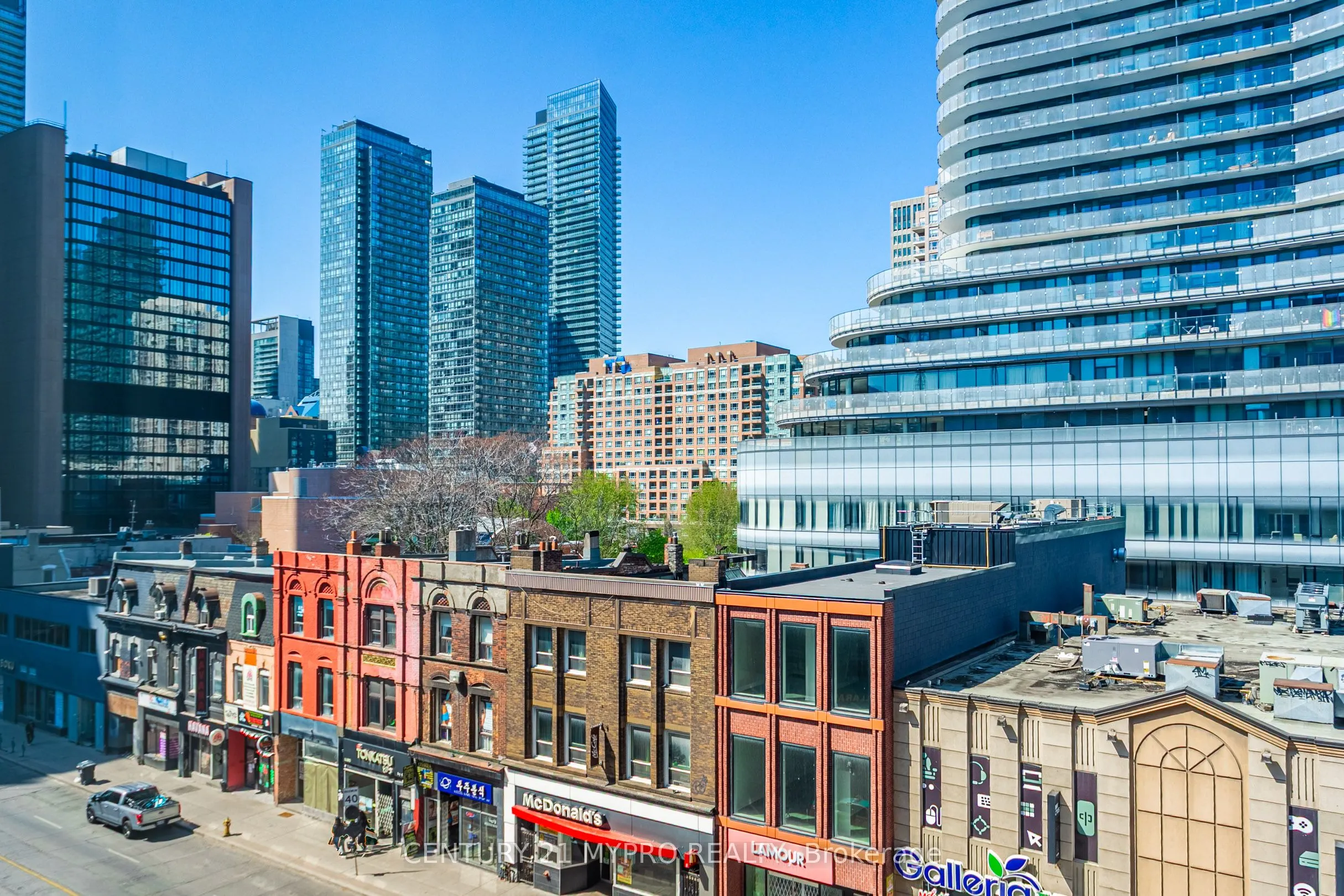 555 Yonge Street #401