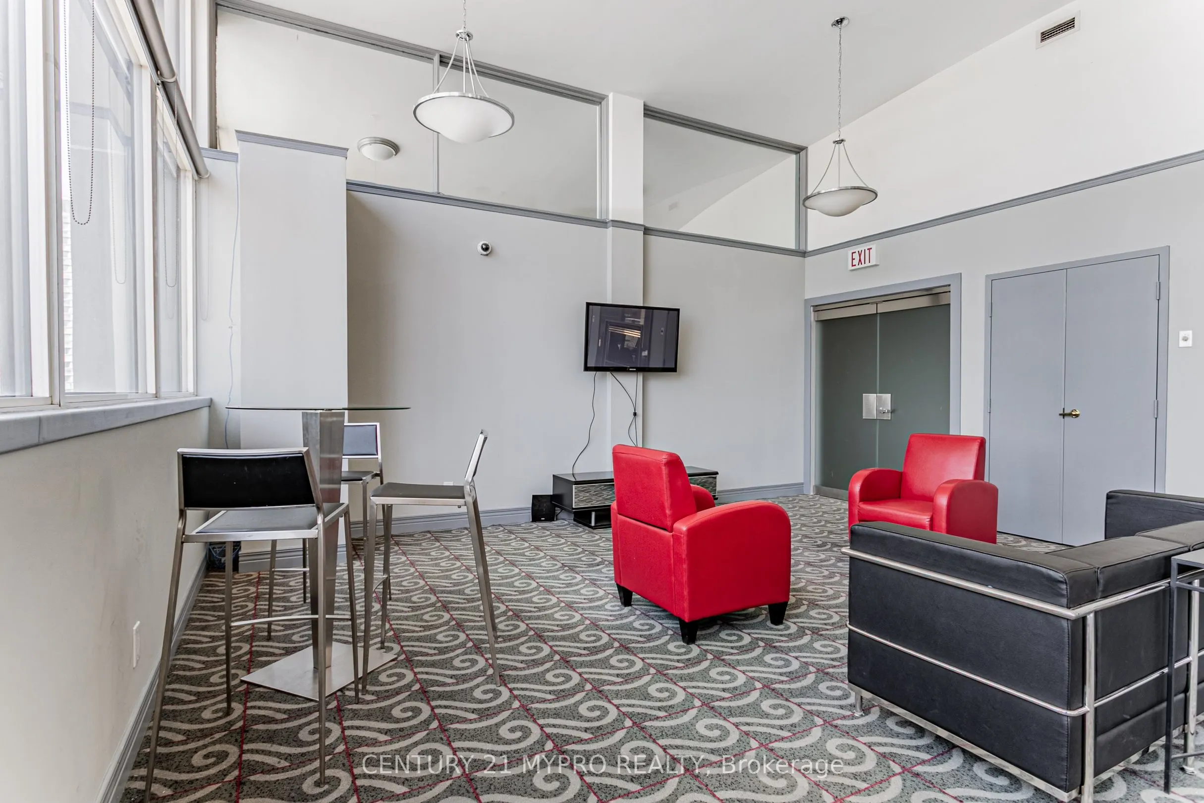 555 Yonge Street #401