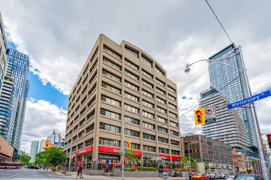 555 Yonge Street #401