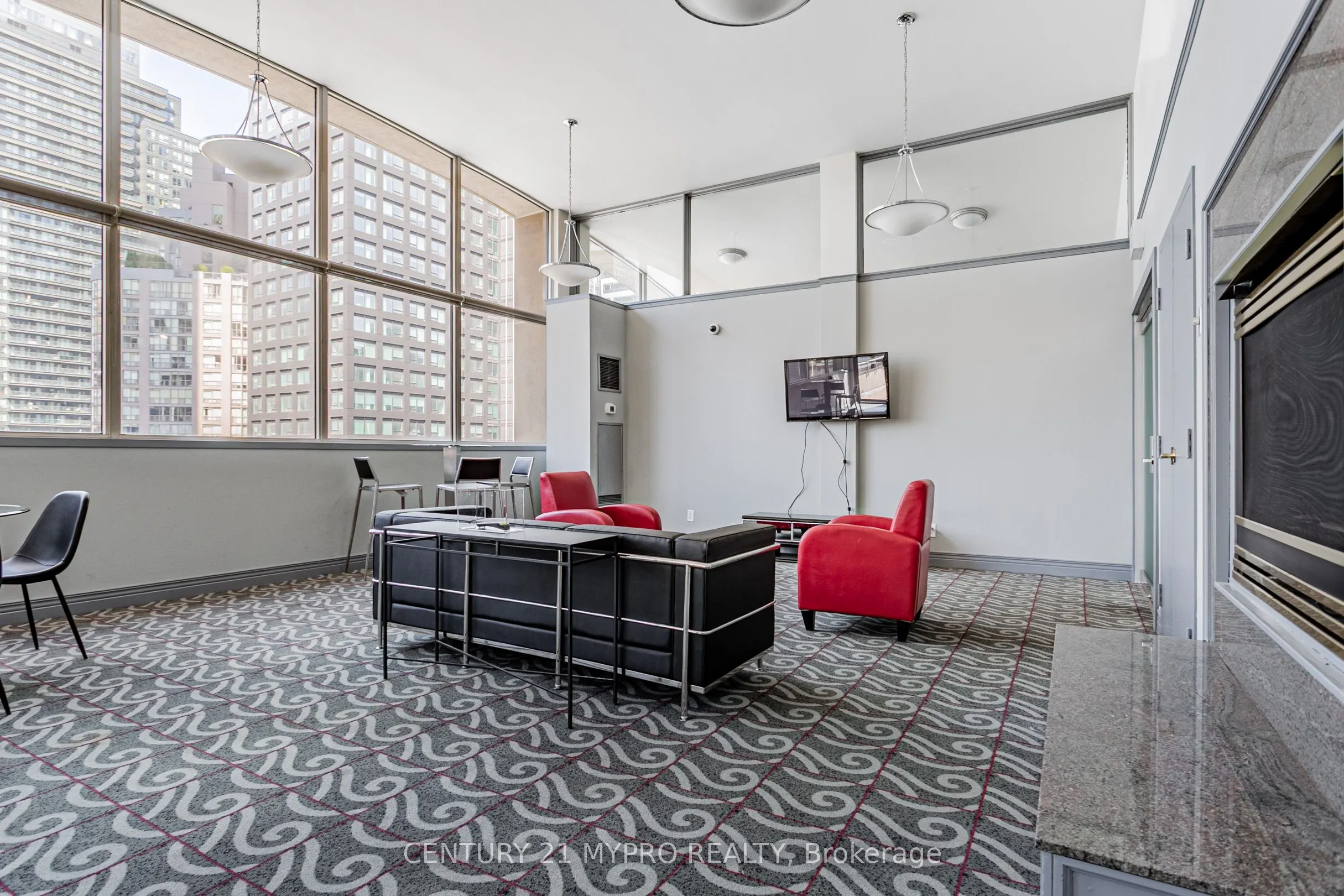 555 Yonge Street #401