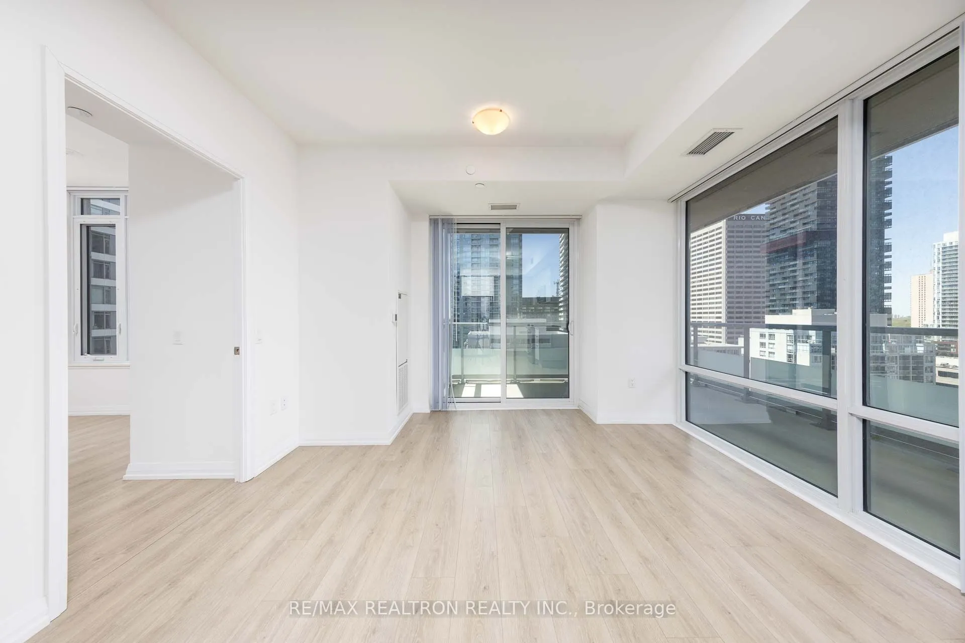 50 Dunfield Avenue #1917