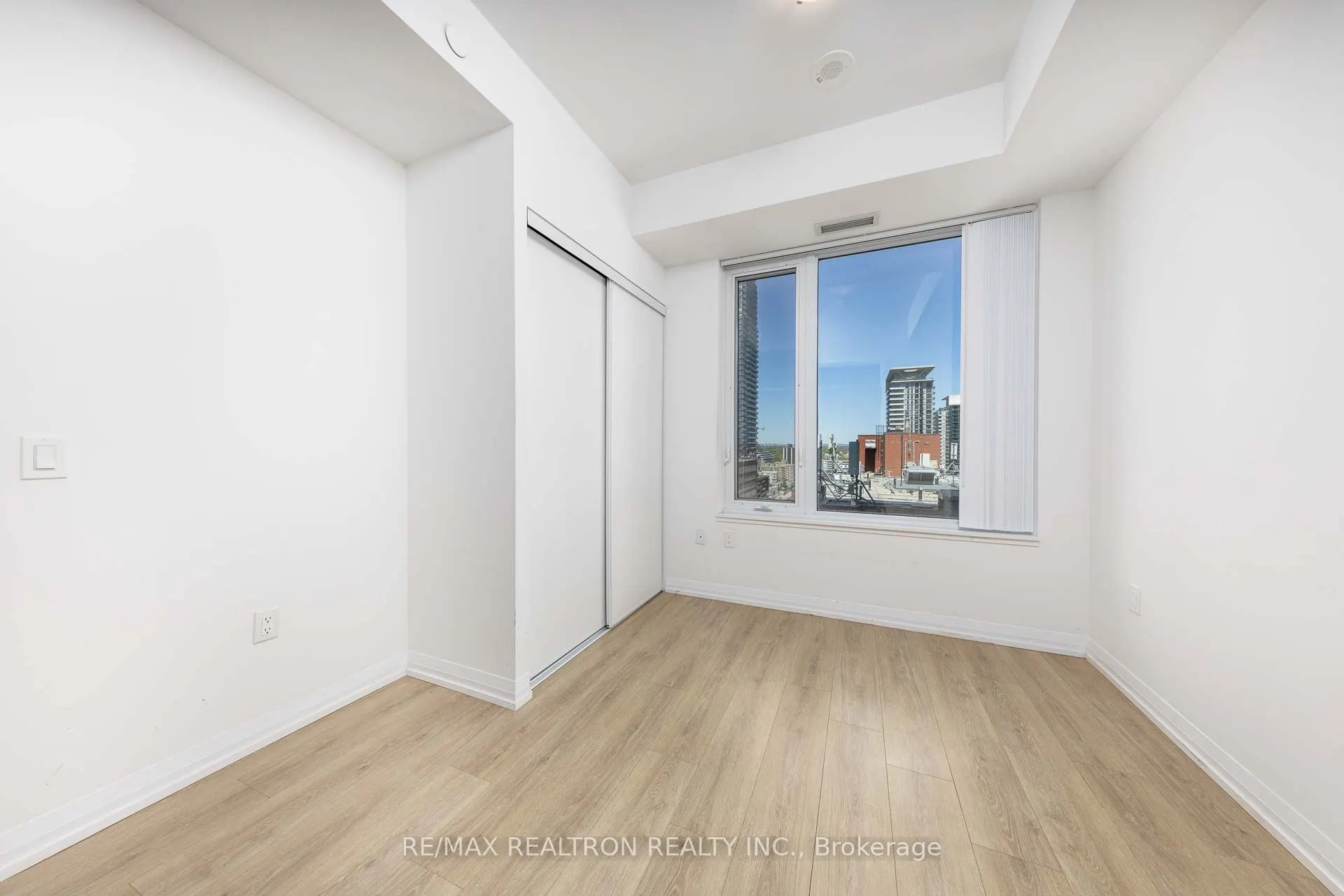 50 Dunfield Avenue #1917