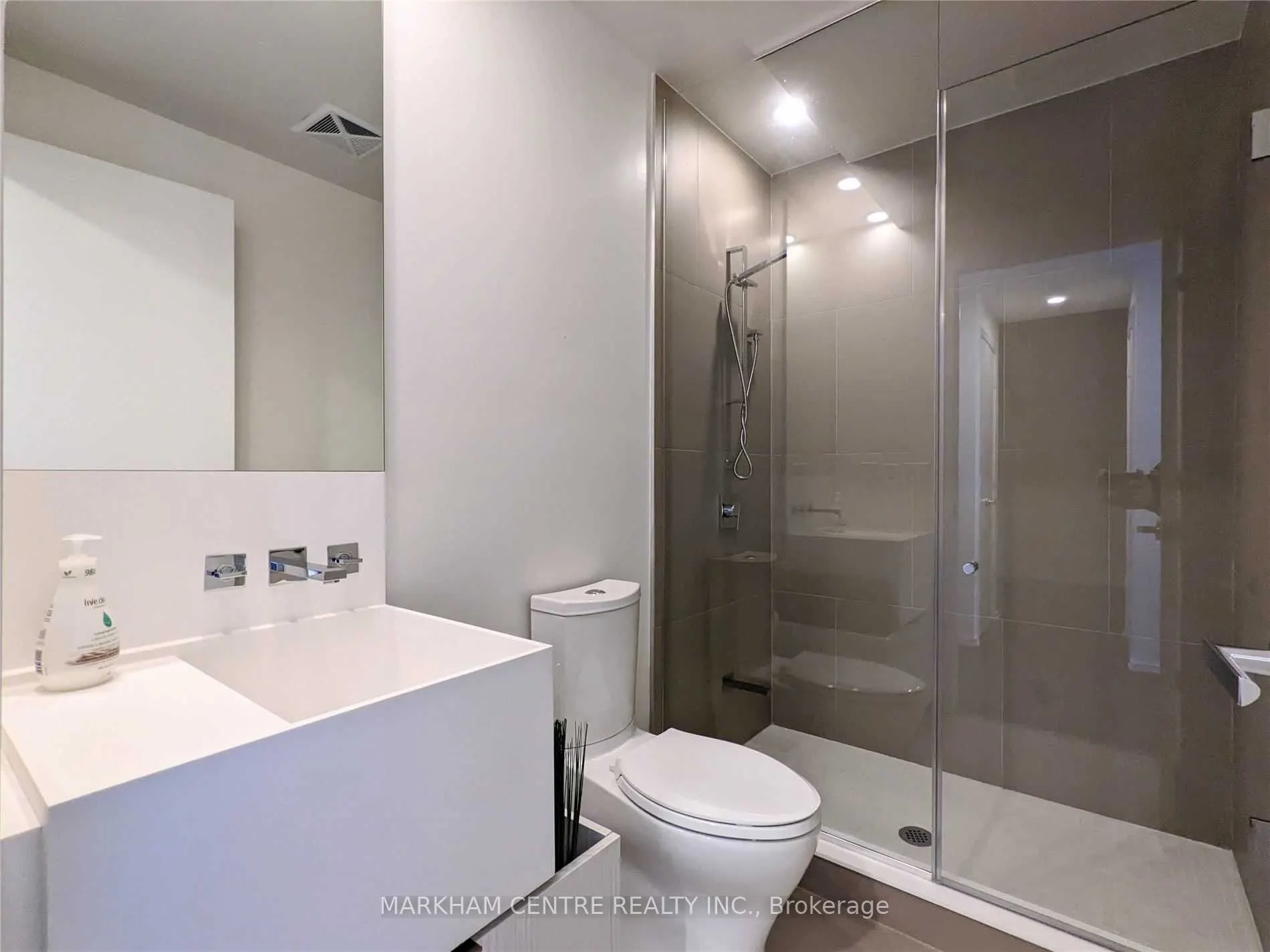 1 Bloor Street E, #5710