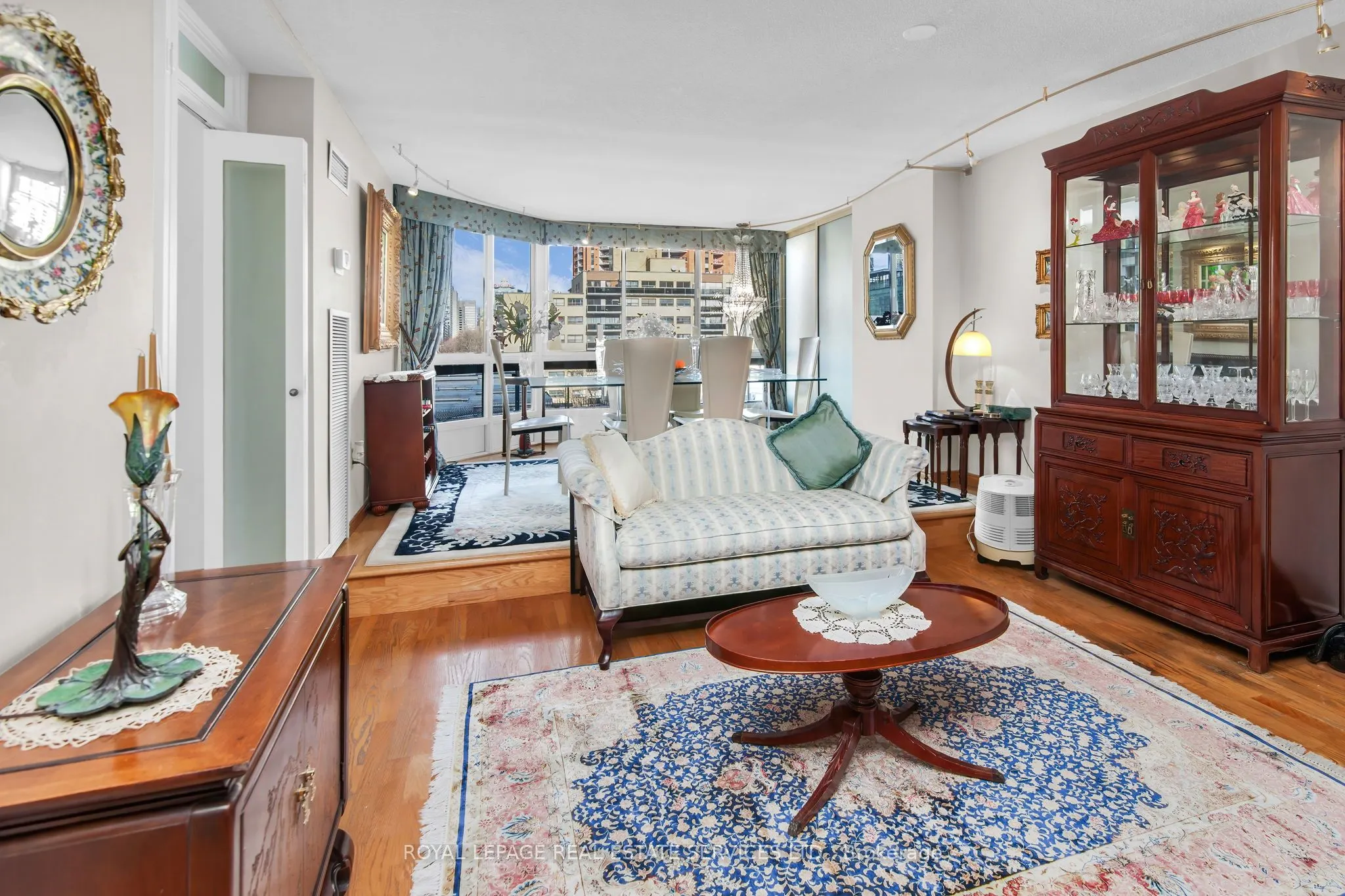 130 Carlton Street, #609