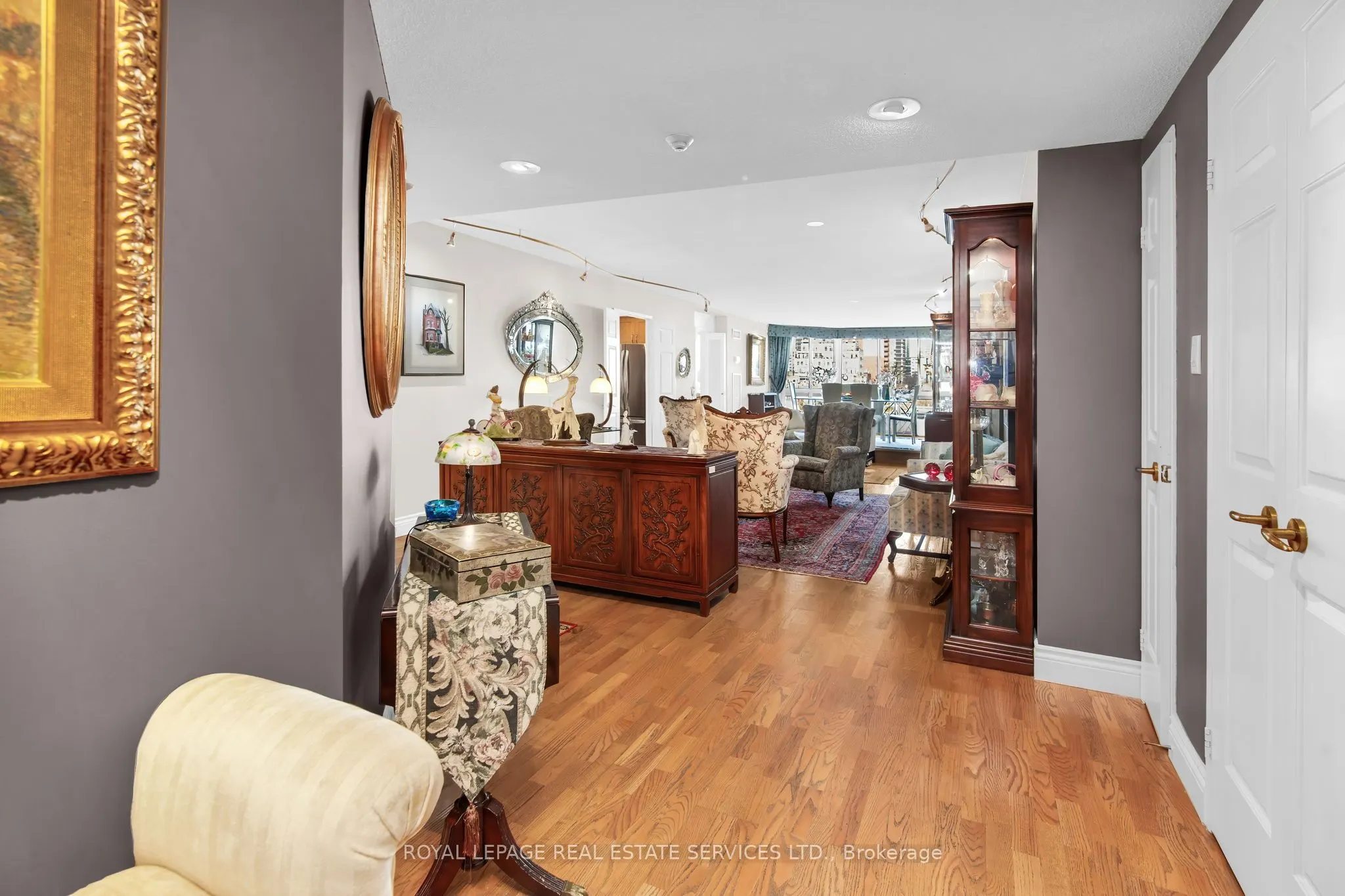130 Carlton Street, #609
