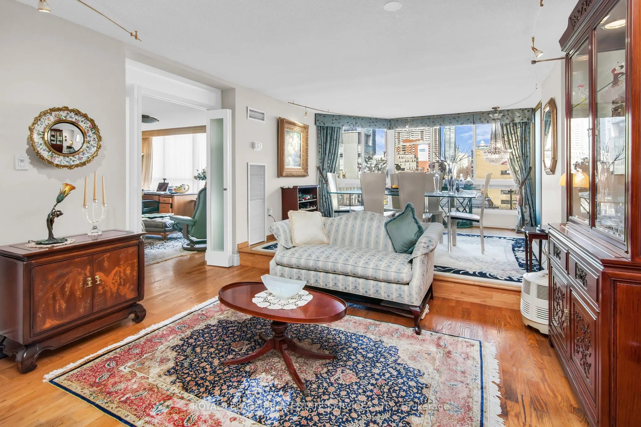 130 Carlton Street, #609