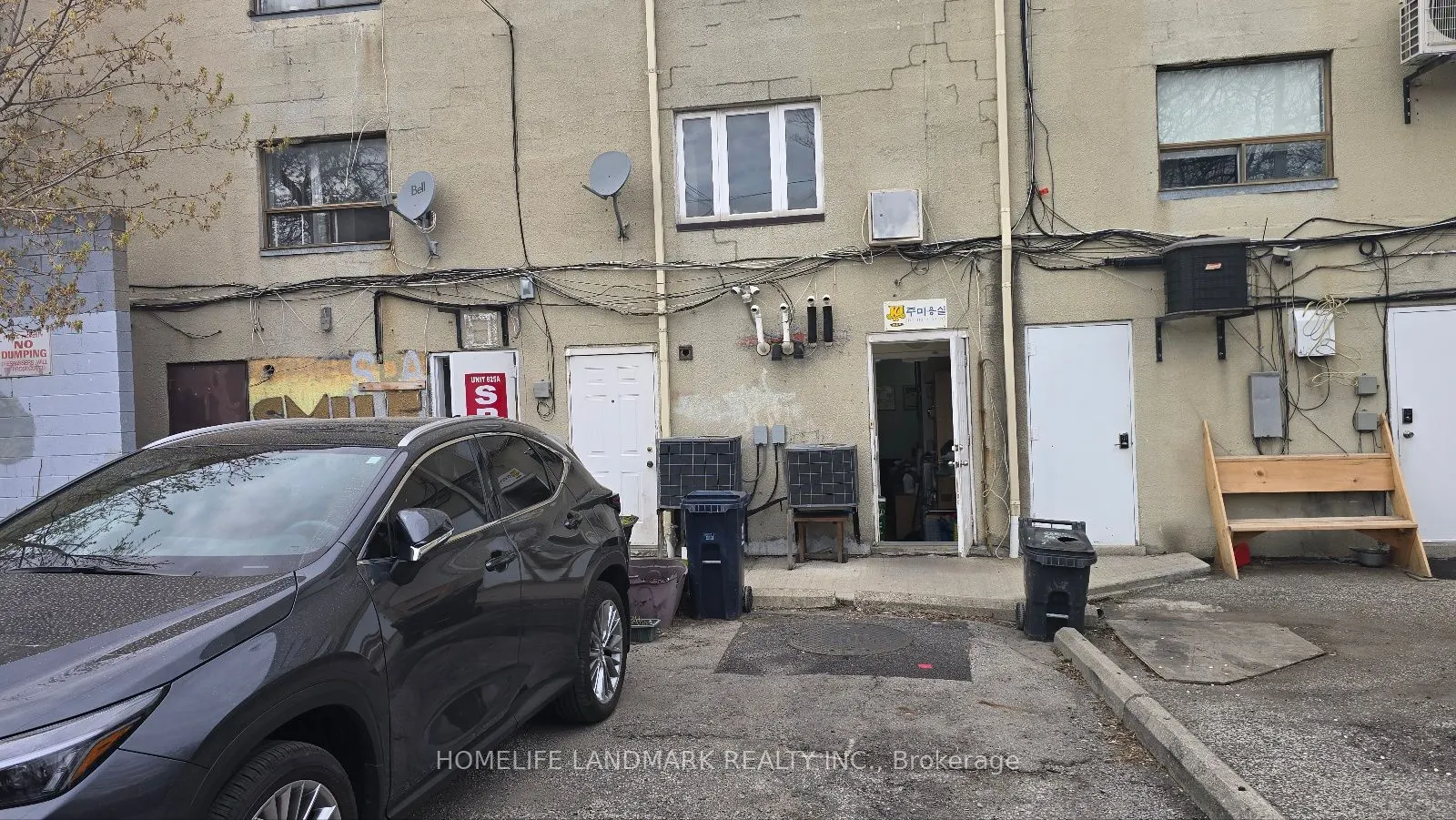 825 BLOOR Street W