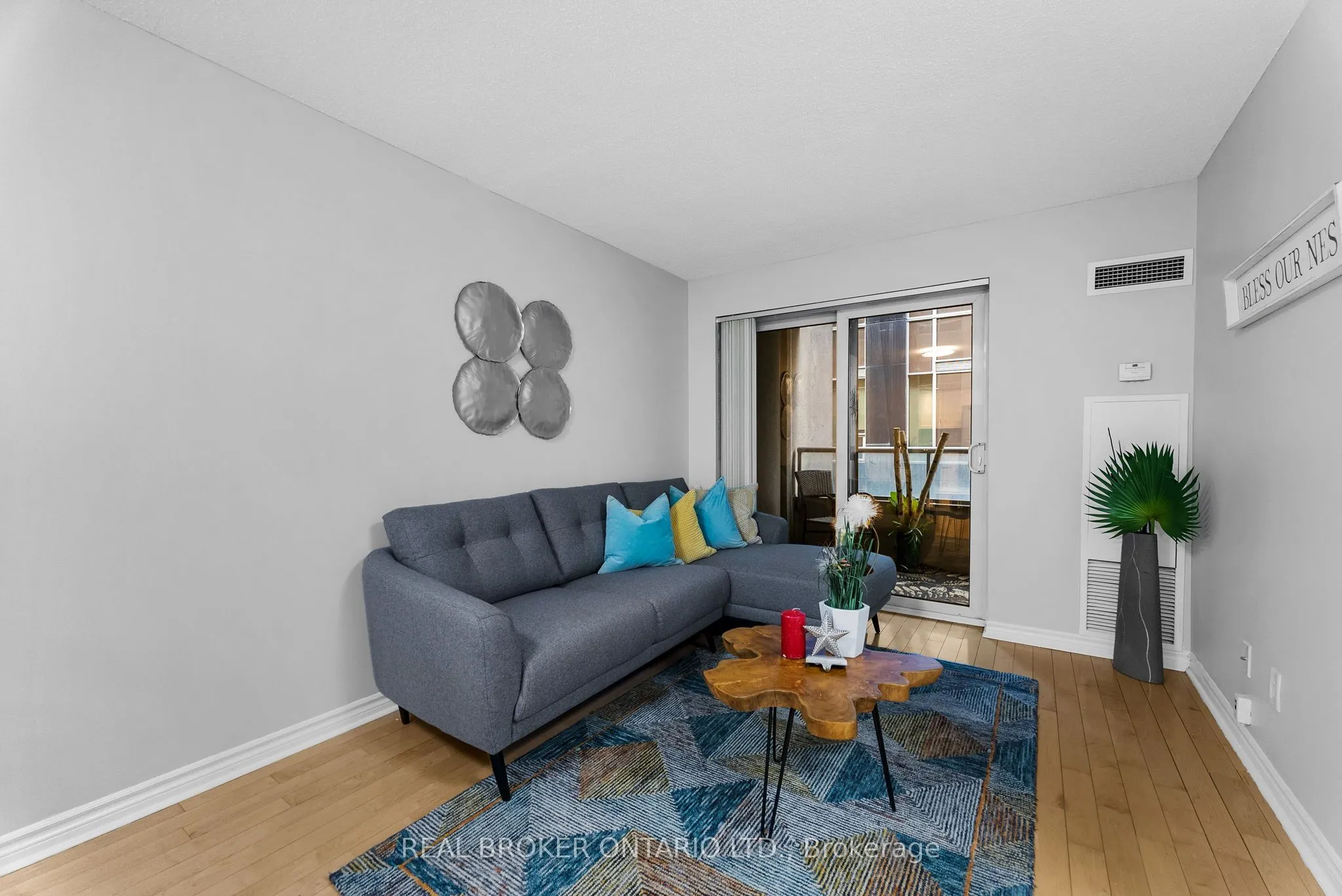 250 Wellington Street, #1227