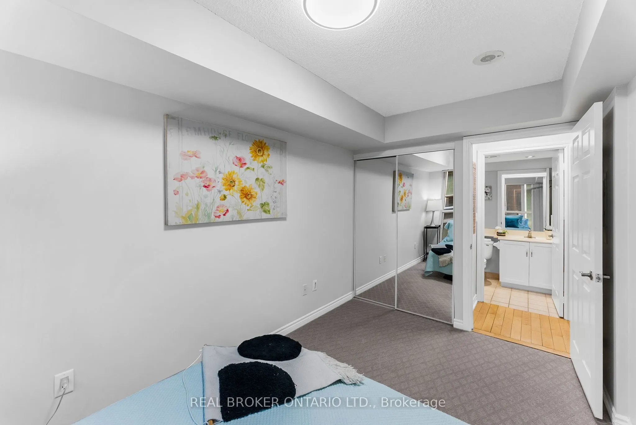250 Wellington Street, #1227