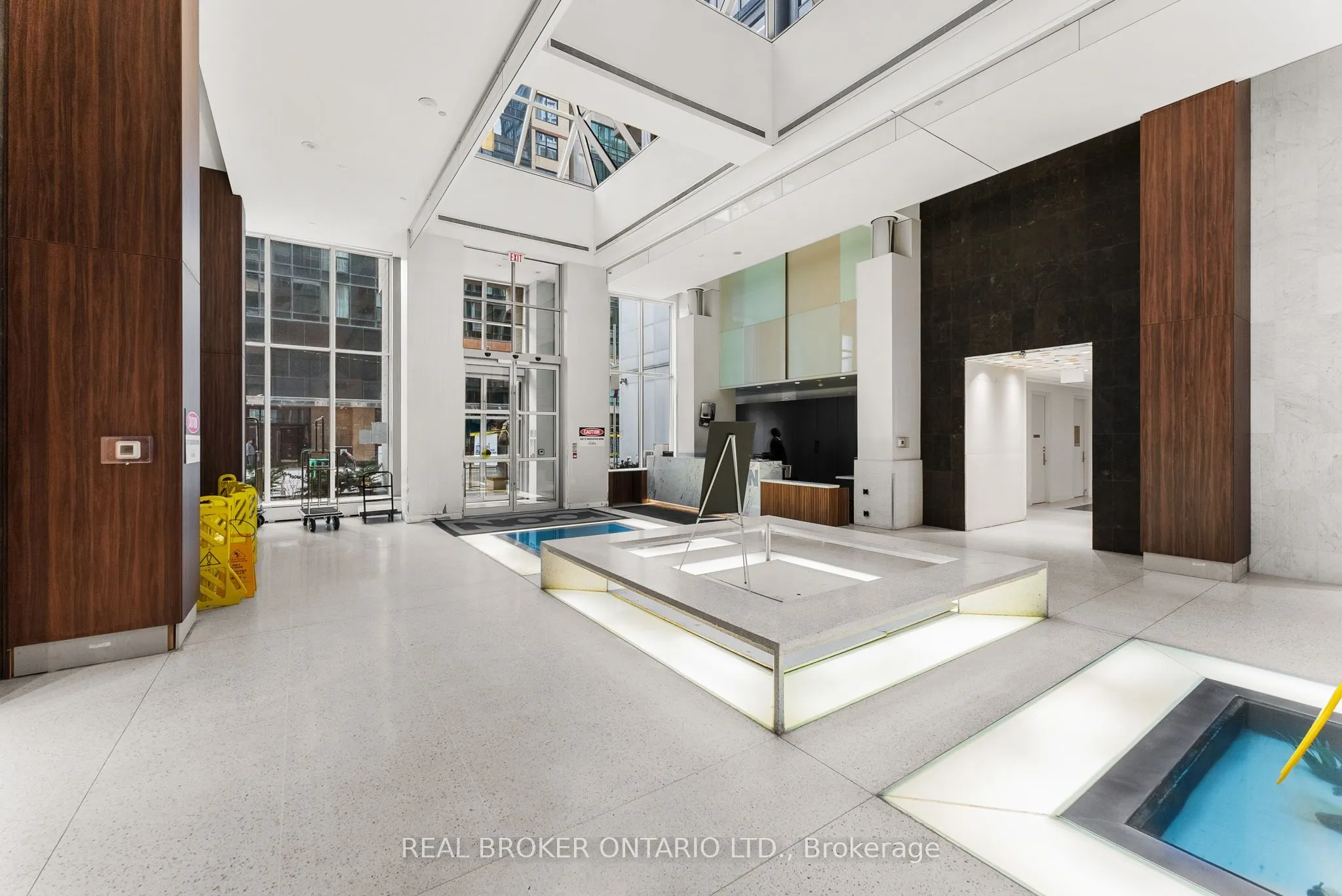 250 Wellington Street, #1227