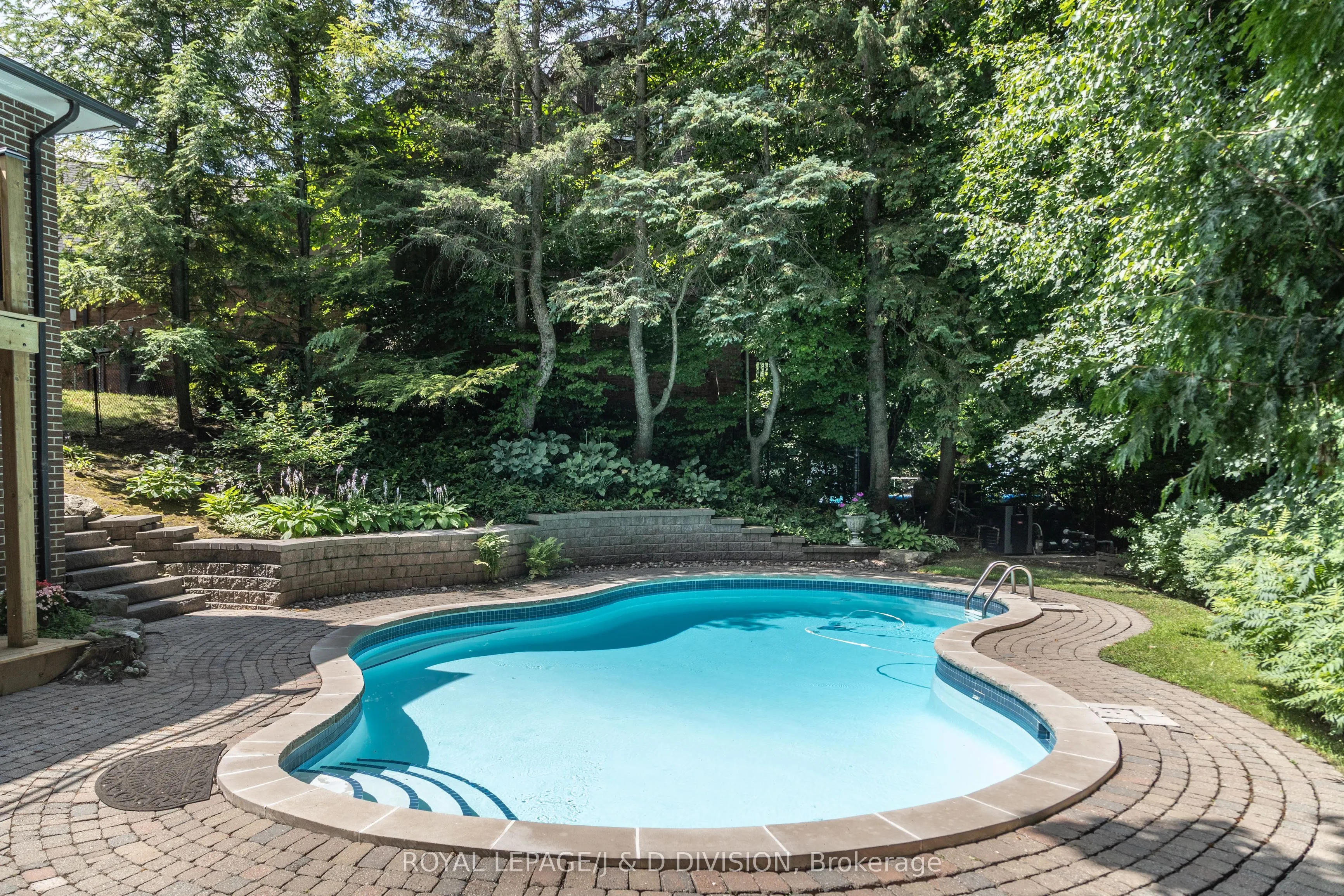16 Bobwhite Crescent