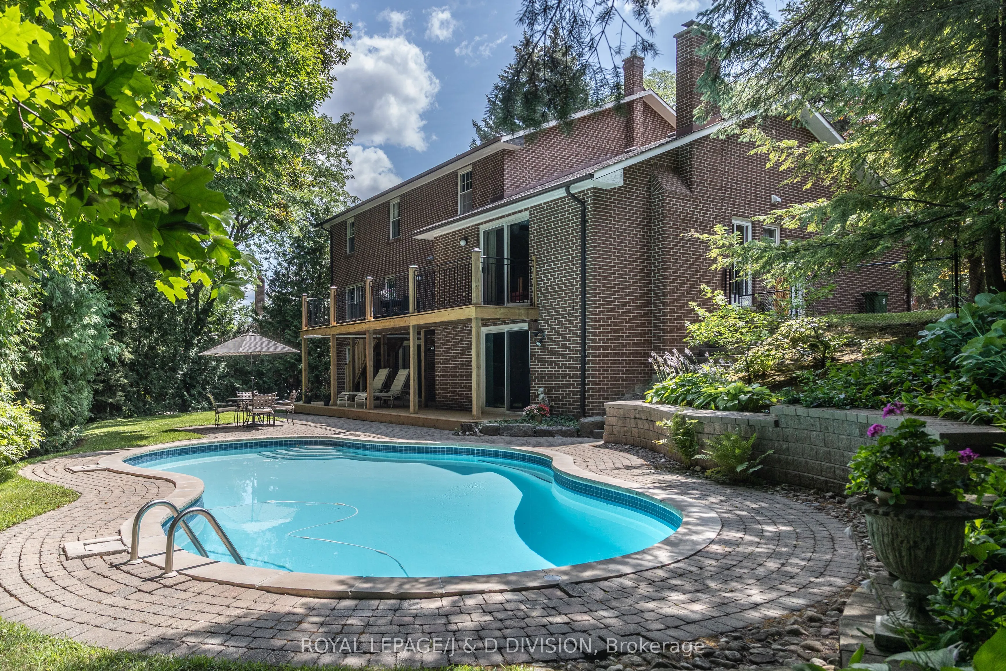 16 Bobwhite Crescent