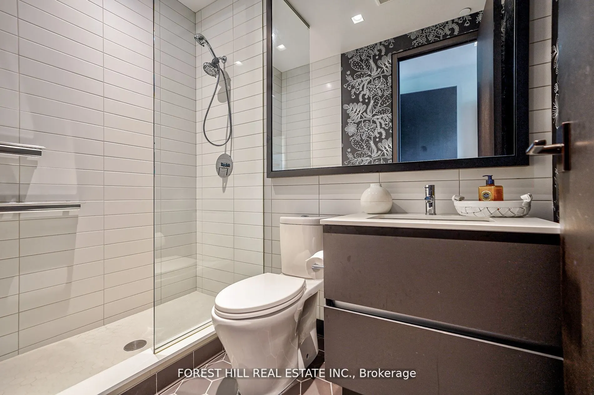 377 Madison Avenue, #706
