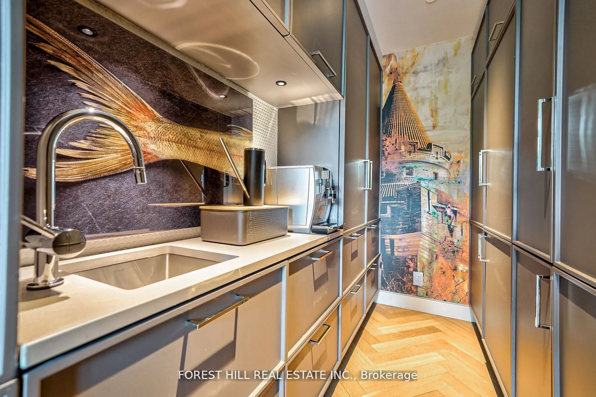 377 Madison Avenue, #706