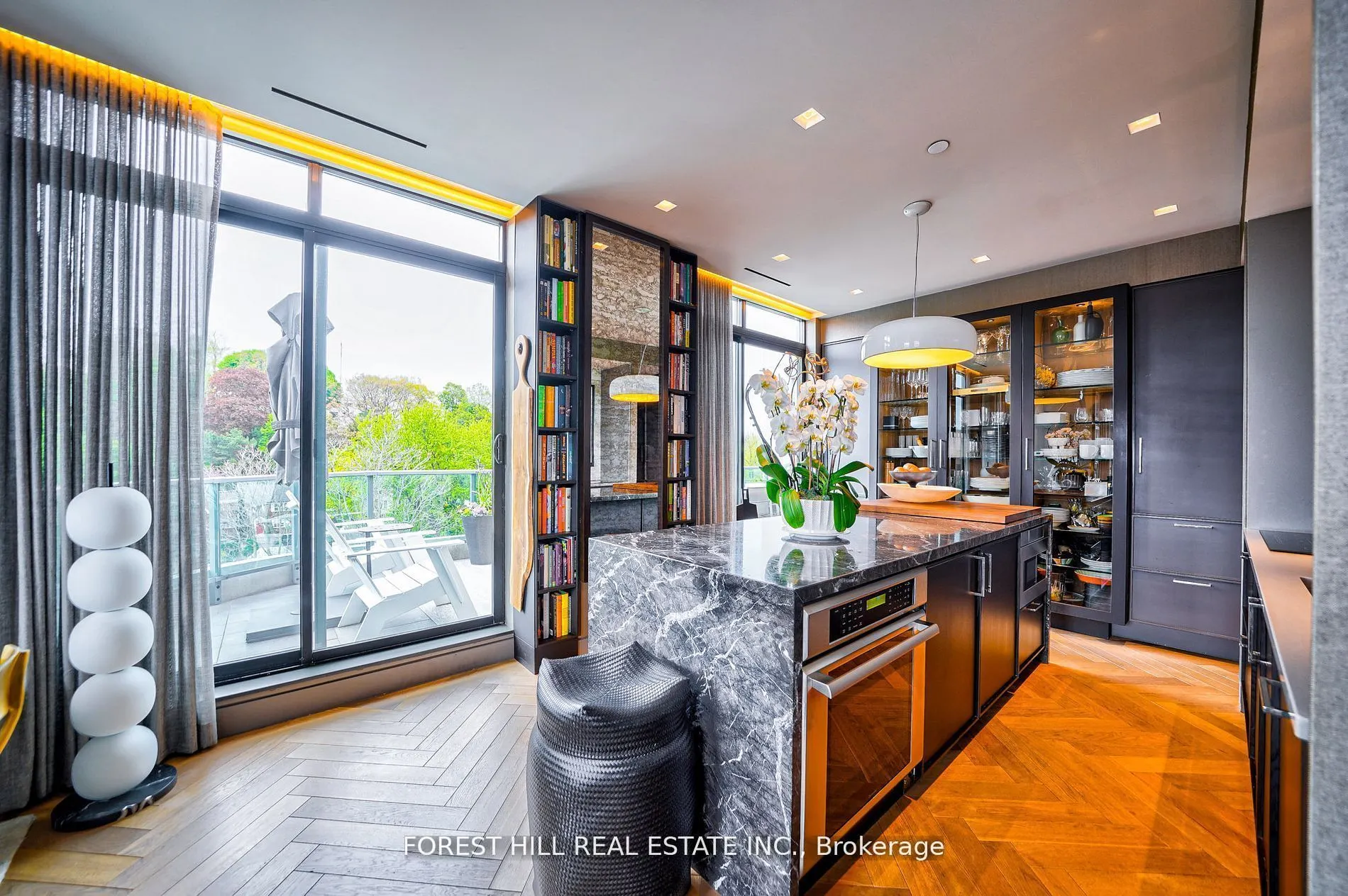 377 Madison Avenue, #706