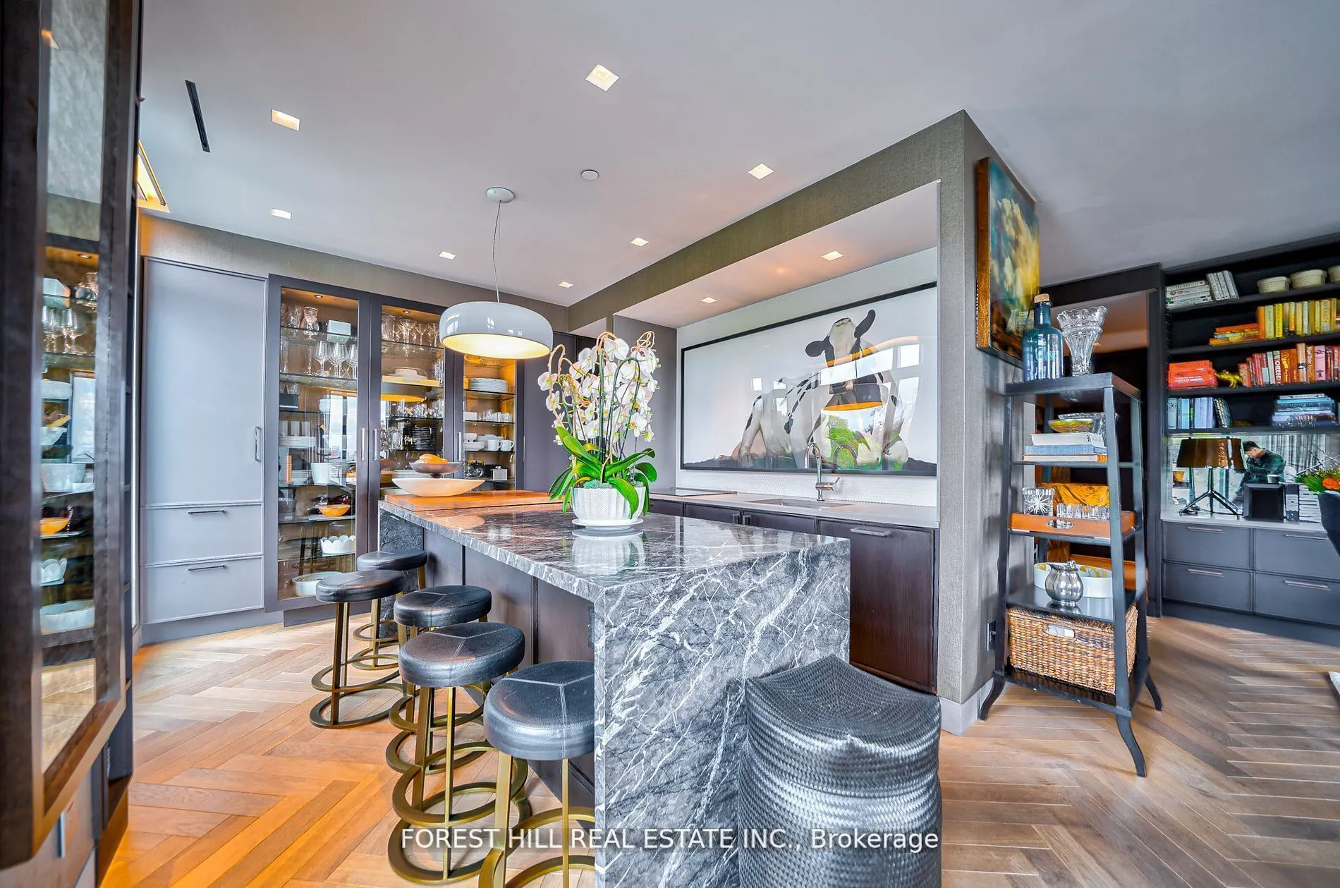 377 Madison Avenue, #706
