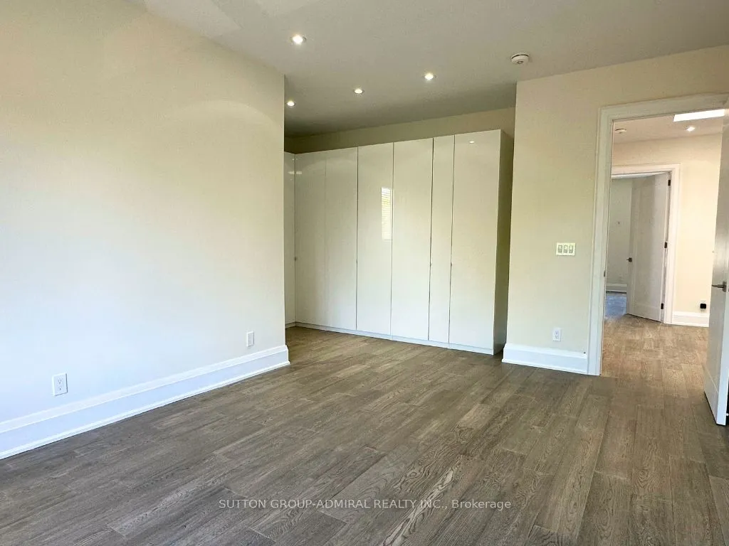 266 Lawrence Avenue E, #Upper