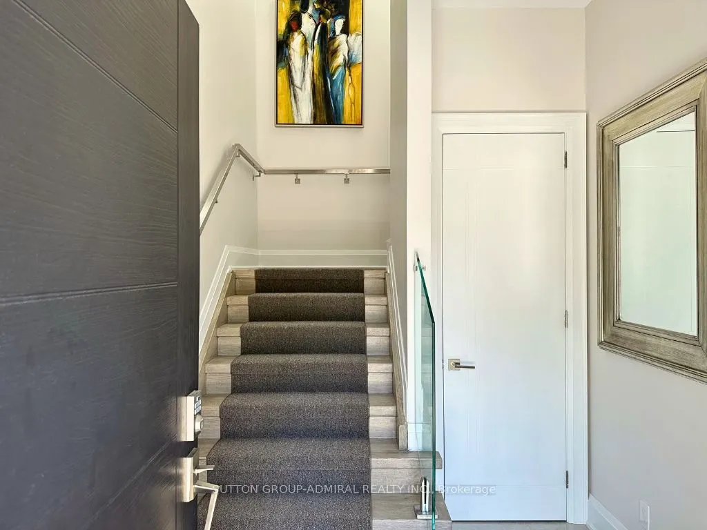 266 Lawrence Avenue E, #Upper