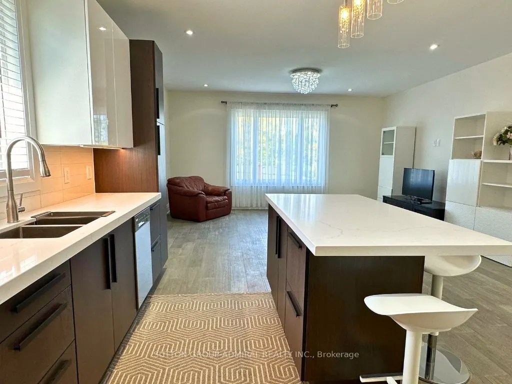 266 Lawrence Avenue E, #Upper