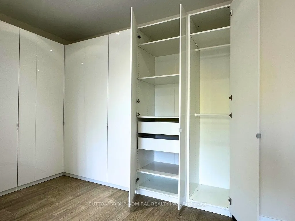 266 Lawrence Avenue E, #Upper
