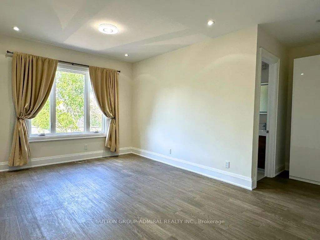 266 Lawrence Avenue E, #Upper