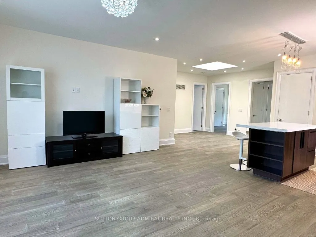 266 Lawrence Avenue E, #Upper