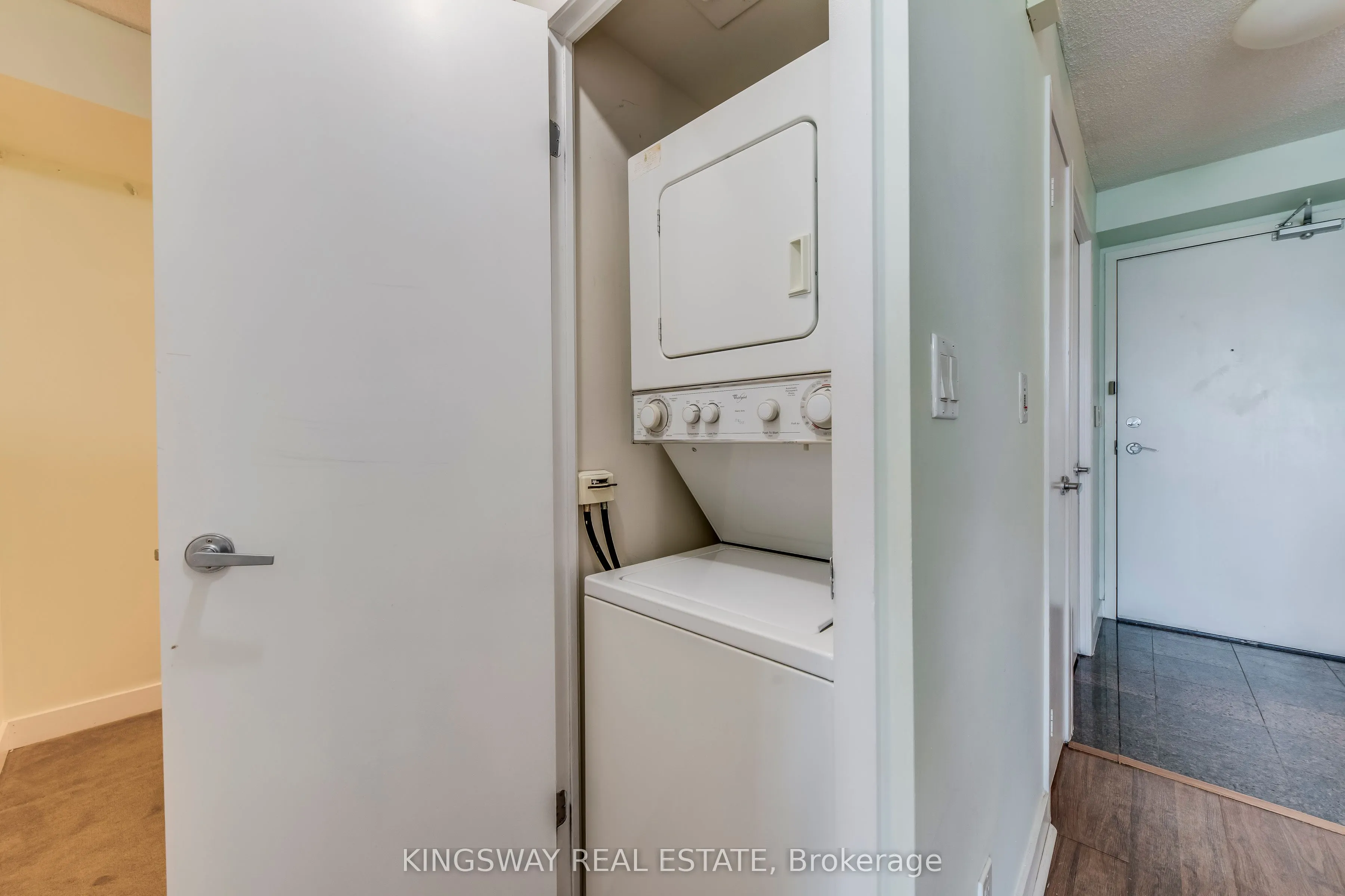 81 Navy Wharf Court #3511