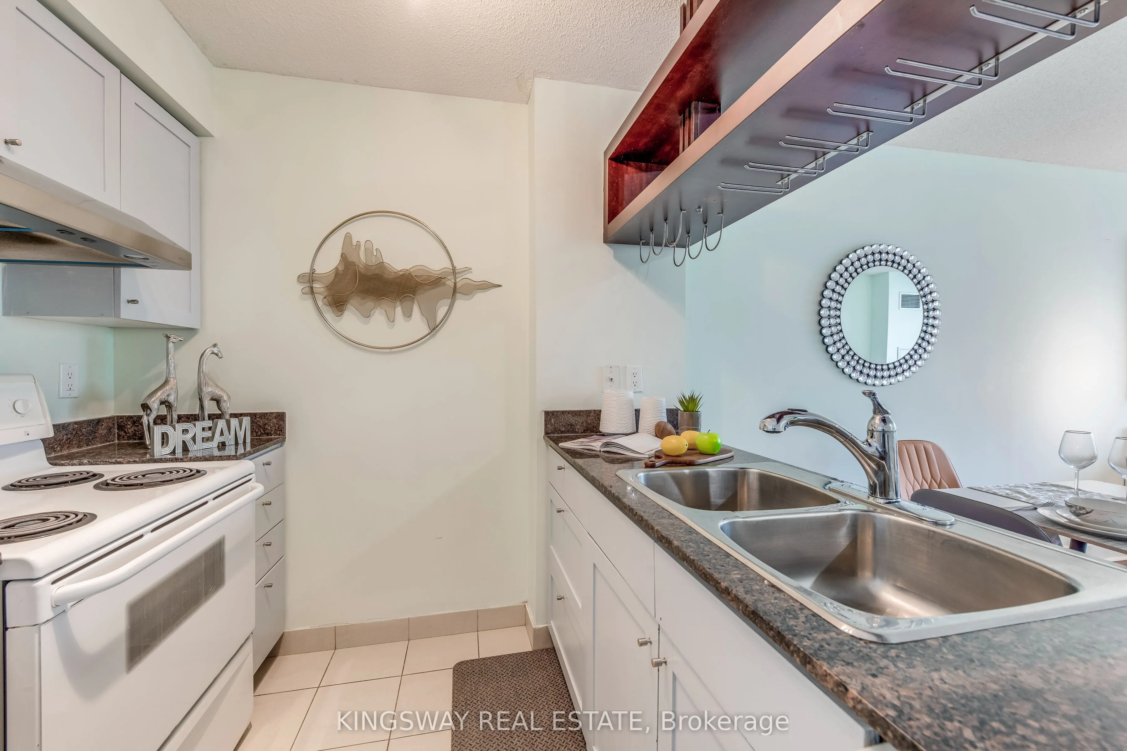 81 Navy Wharf Court #3511